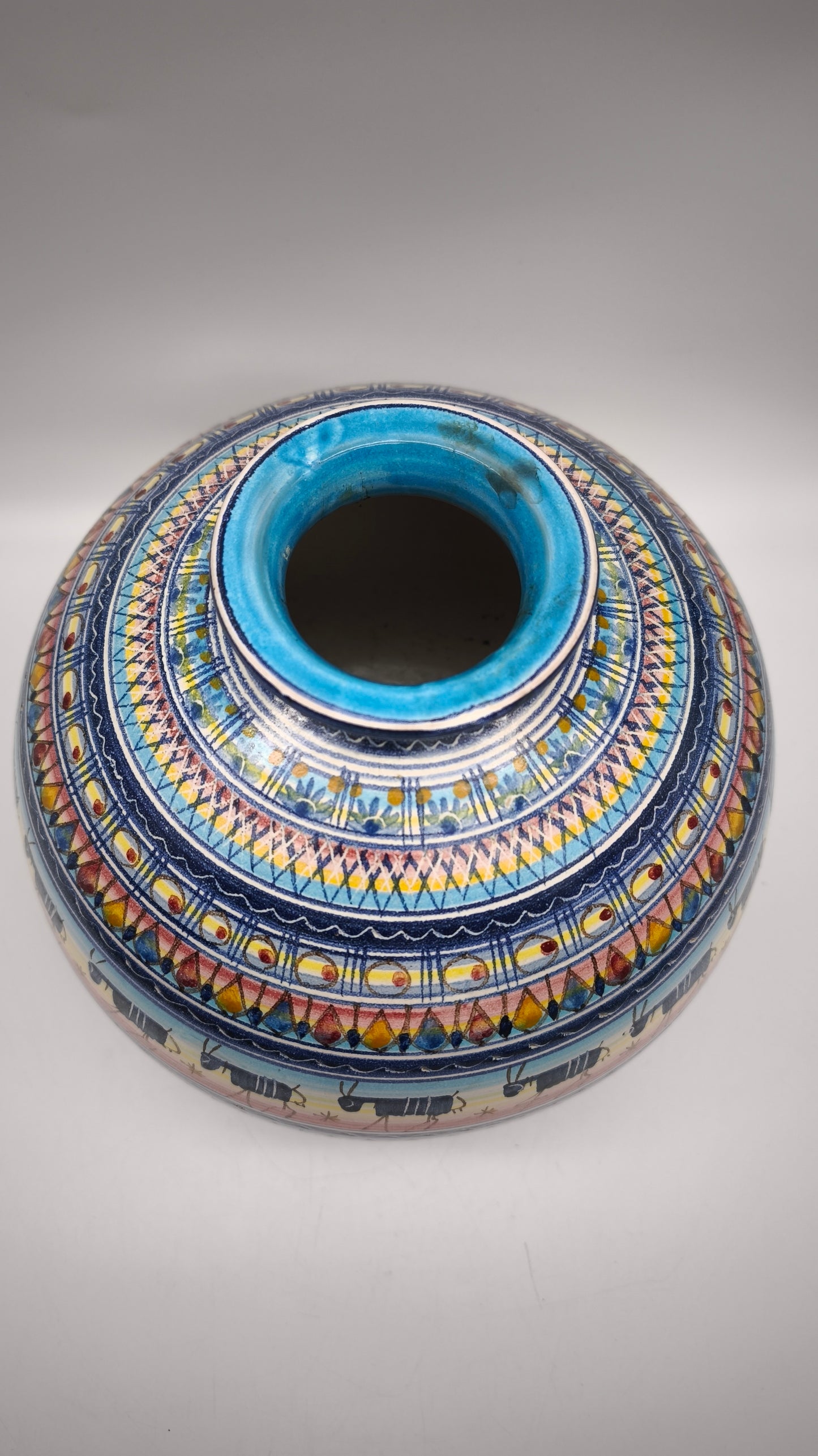 84077 Vaso in ceramica dipinta Ravello