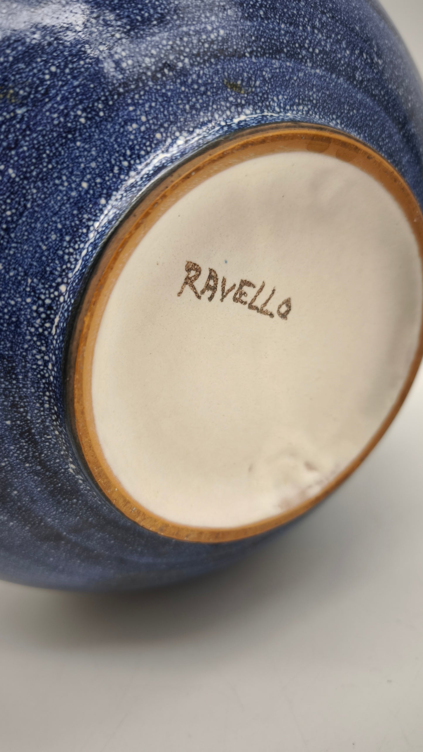84077 Vaso in ceramica dipinta Ravello
