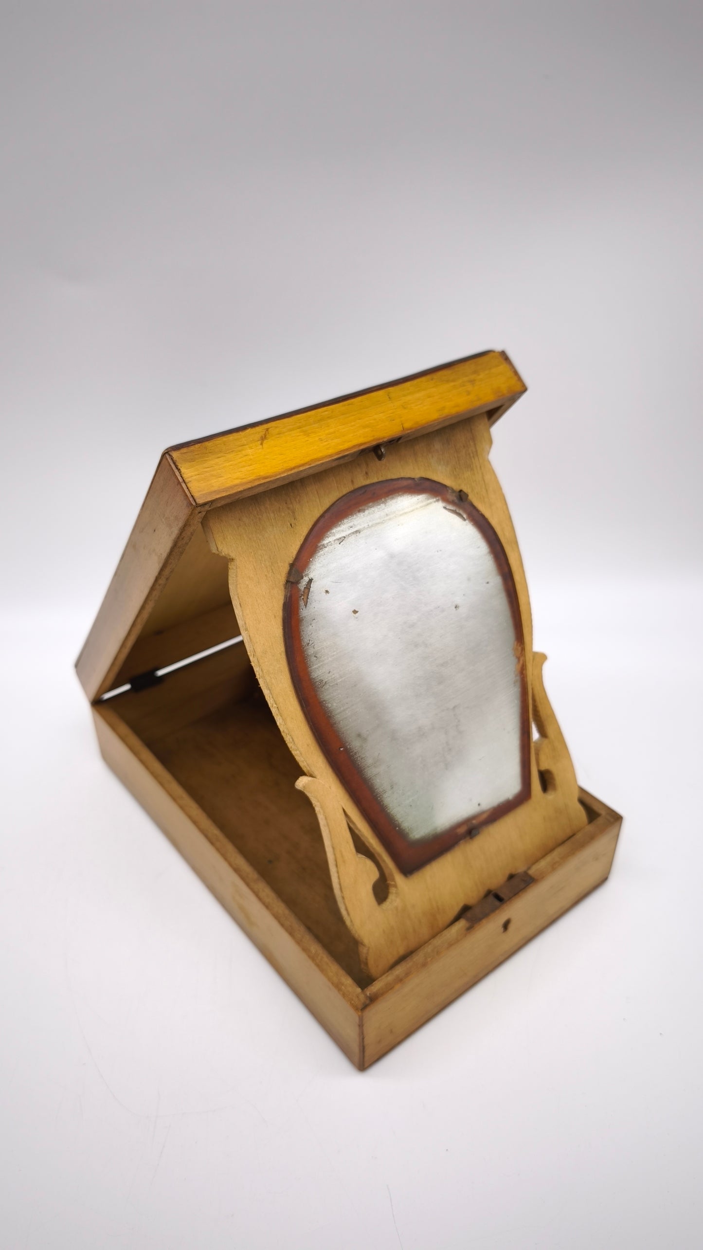 82692 Porta gioie in legno con specchio interno