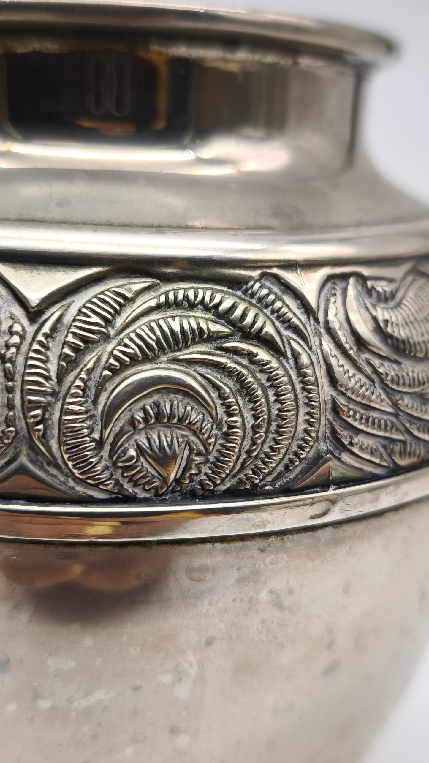 83605 Vaso in metallo Art Déco