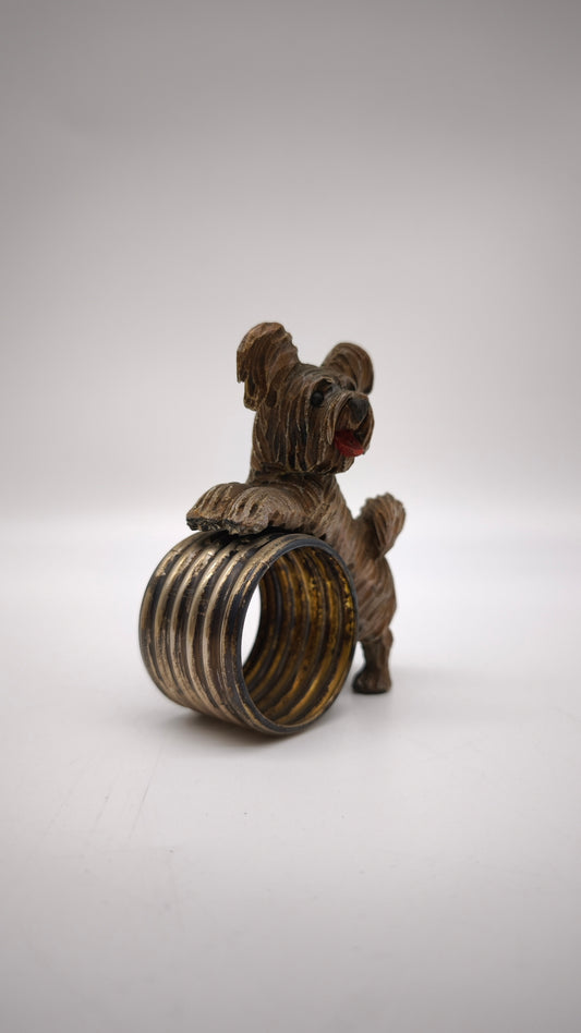 83234 Porta tovagliolo in argento con cane intagliato in legno