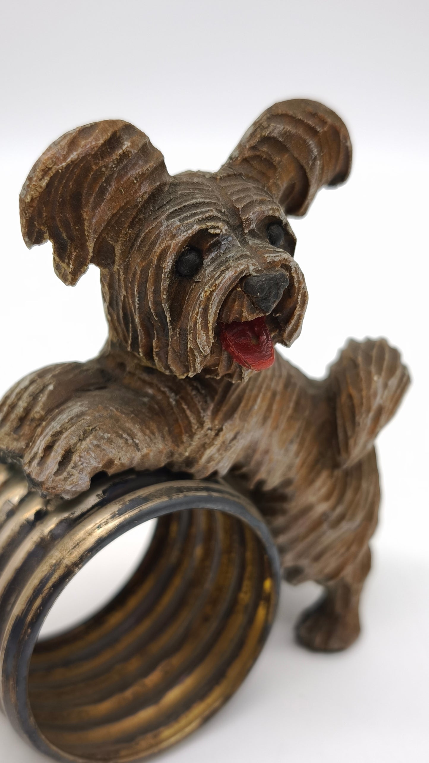 83234 Porta tovagliolo in argento con cane intagliato in legno