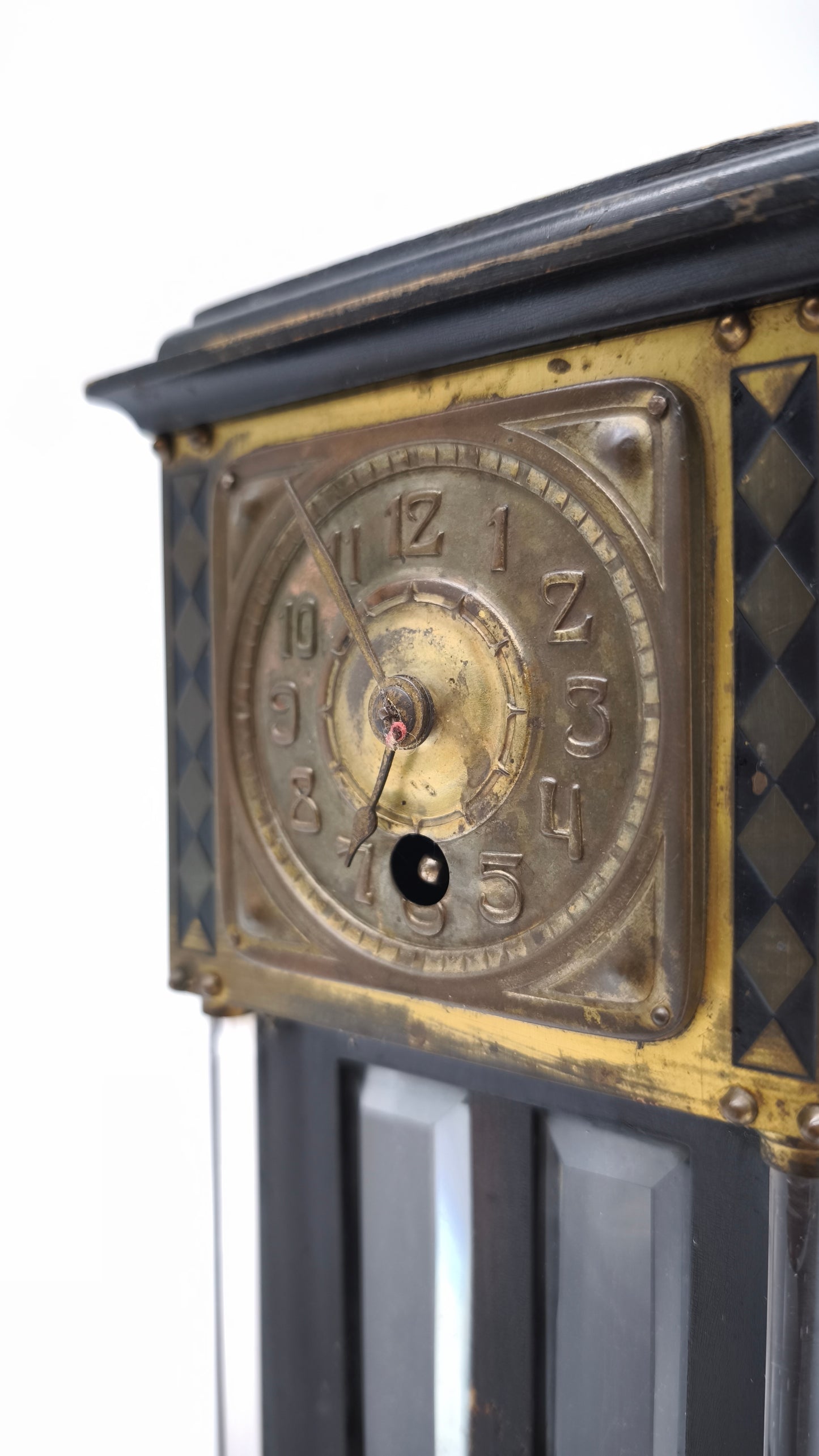 82874 Antico orologio da tavolo in legno con vetri molati