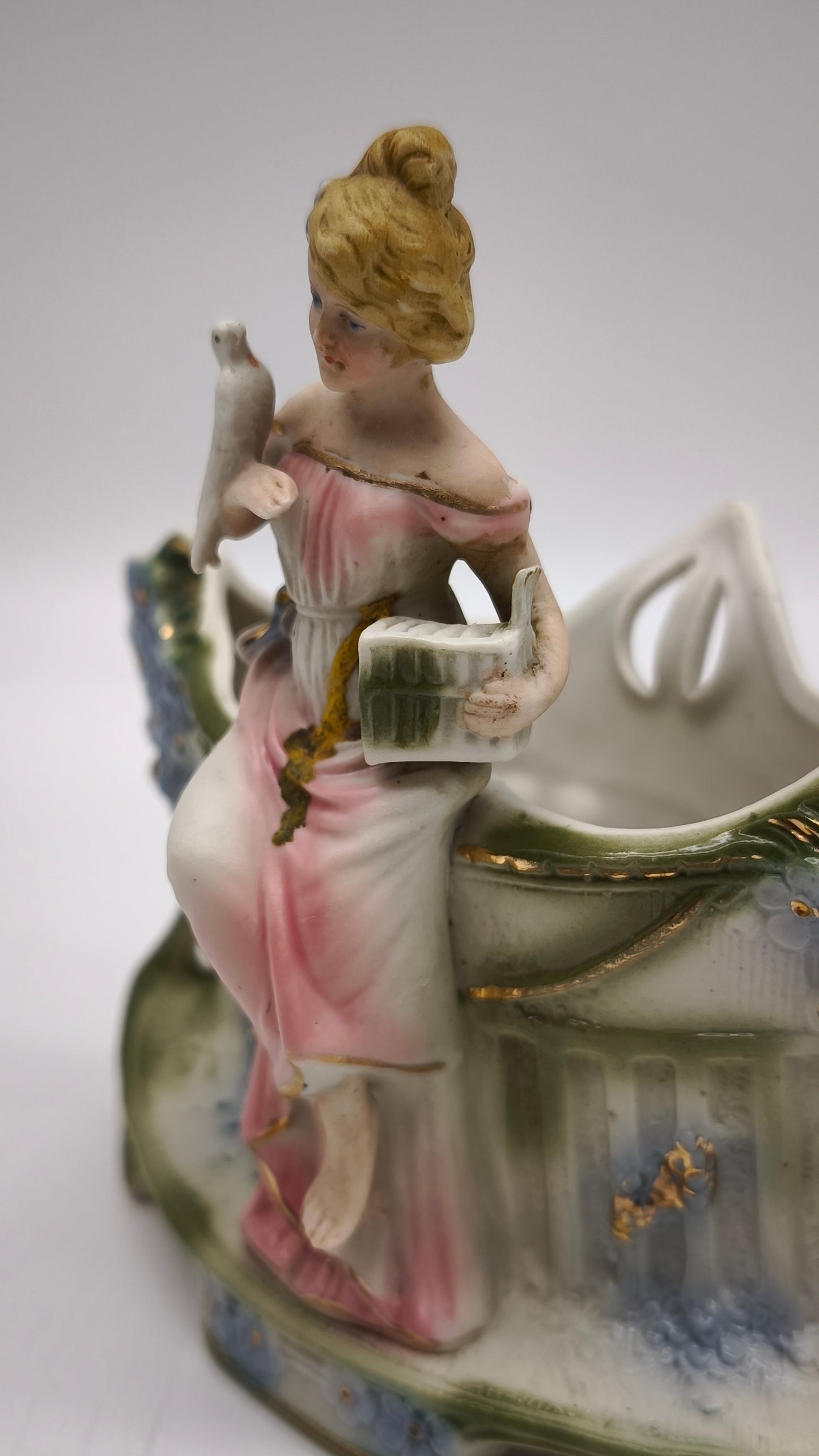 83293 Cache-pot statuina dama in porcellana Biscuit