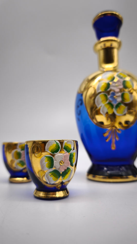 84138 Set una bottiglia e 6 bicchierini in vetro di Murano dipinti