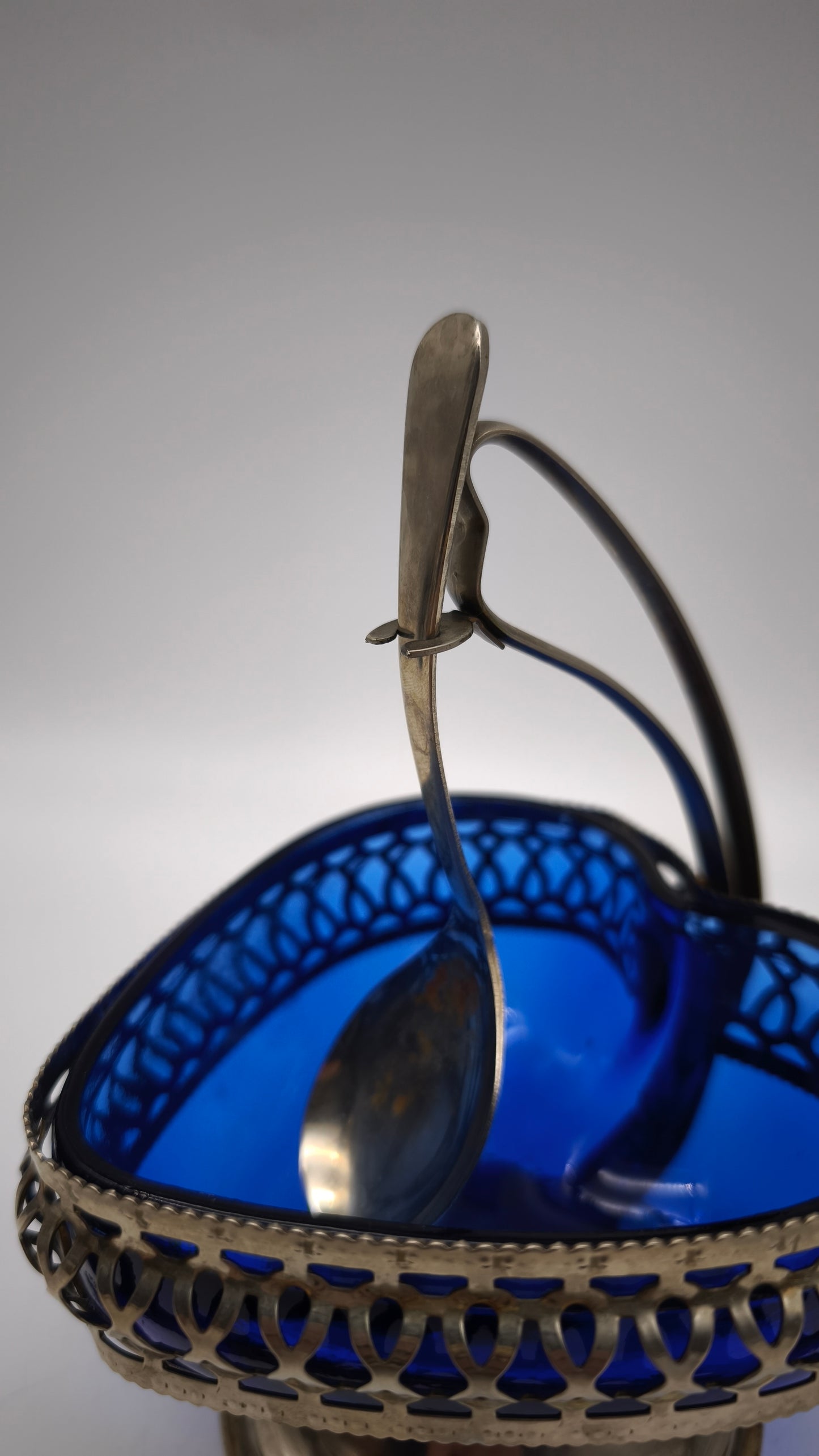 84126 Formaggera in vetro blu