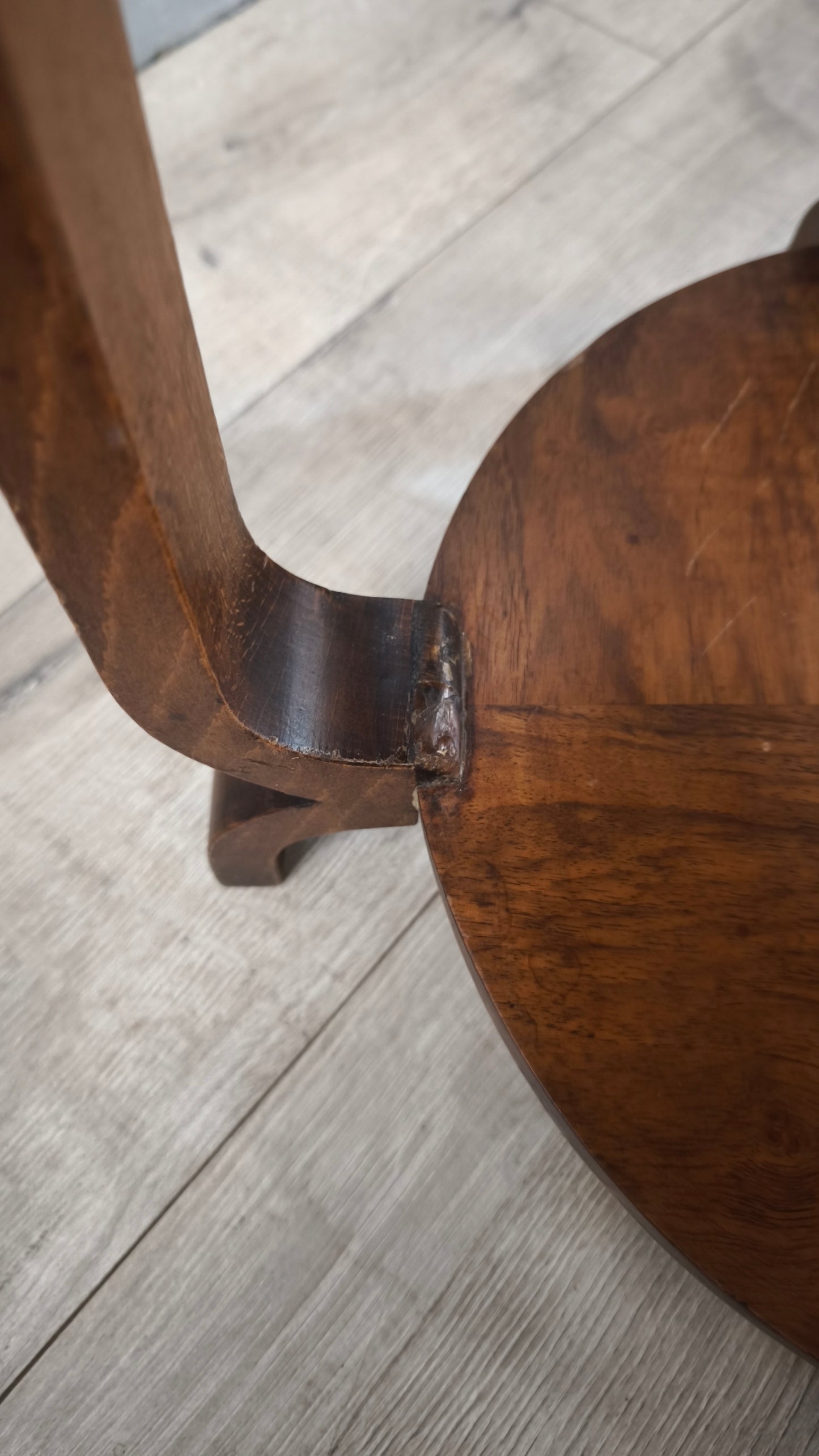 84215 Tavolino rotondo stile Art Déco con doppio ripiano