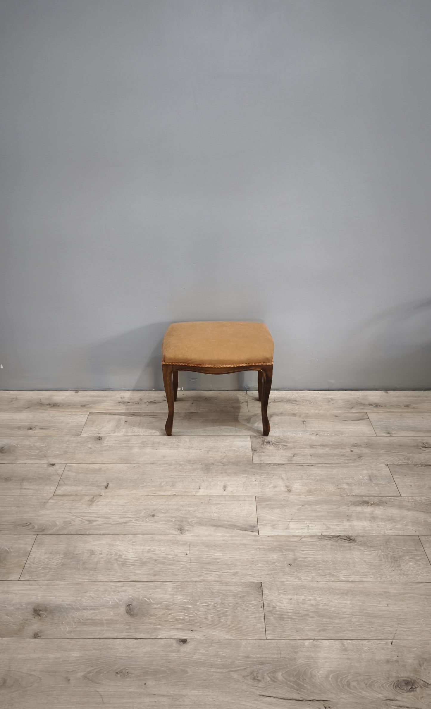 84220 Panchetto in legno e tessuto rosa