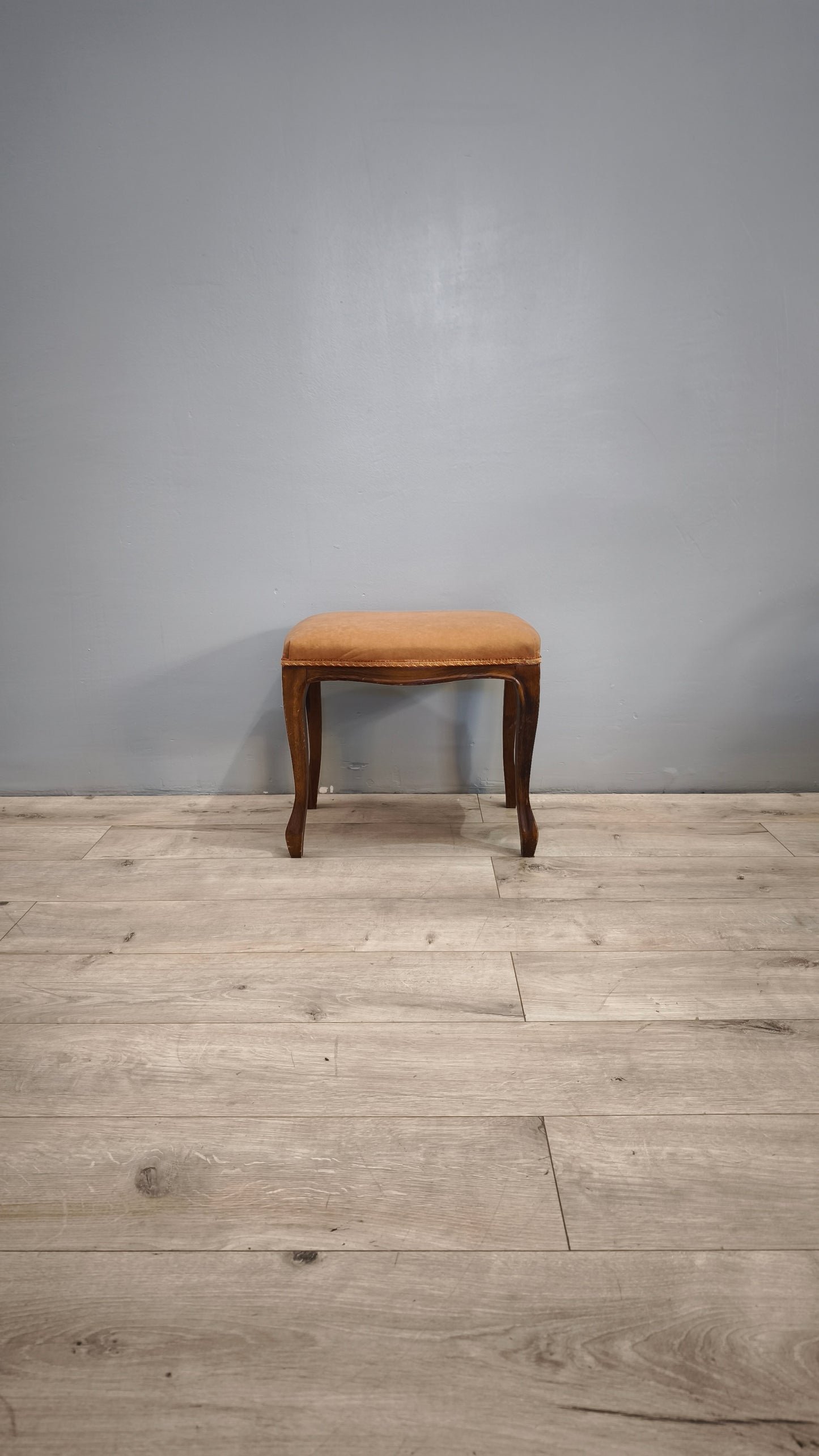 84220 Panchetto in legno e tessuto rosa