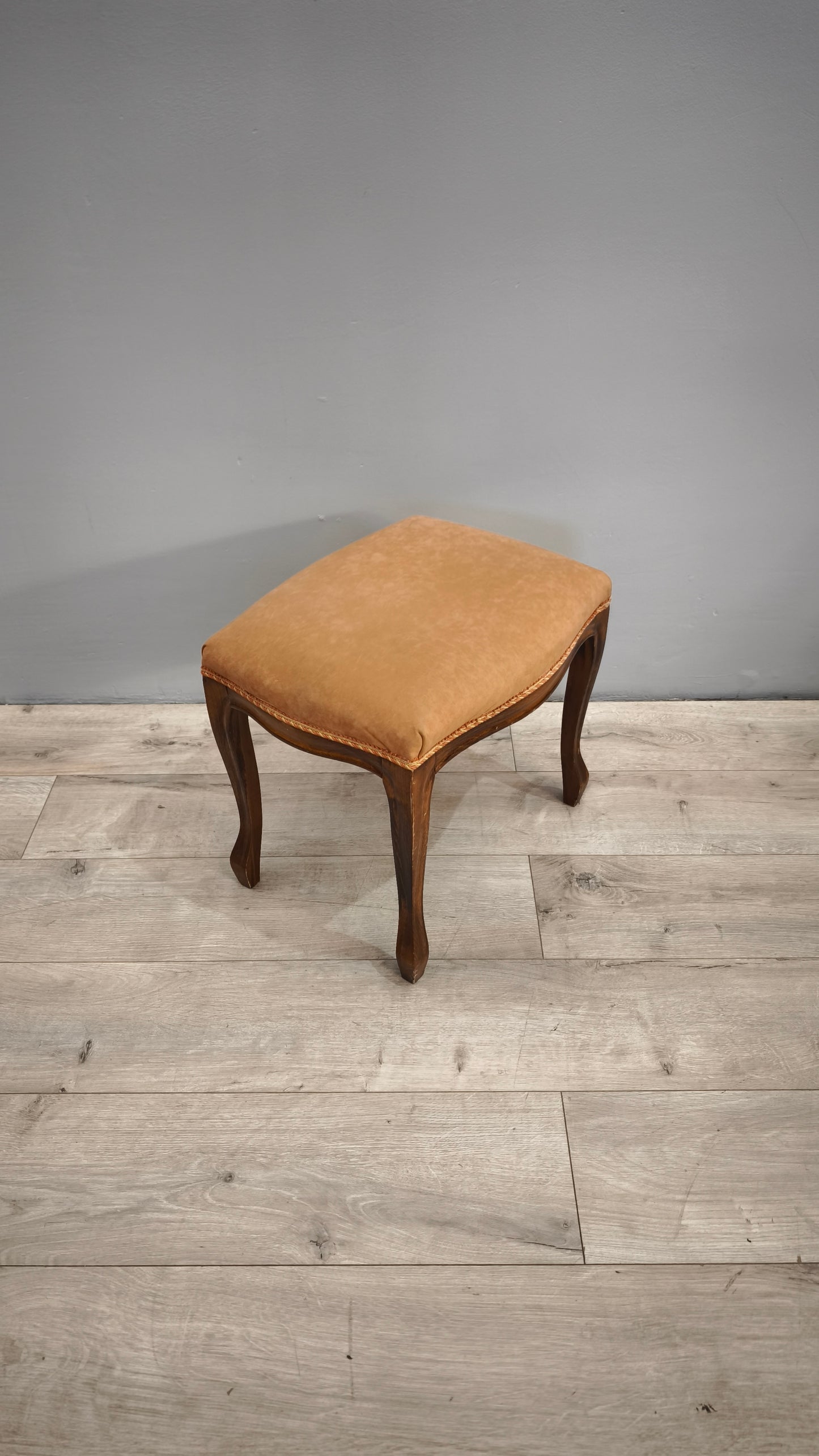 84220 Panchetto in legno e tessuto rosa