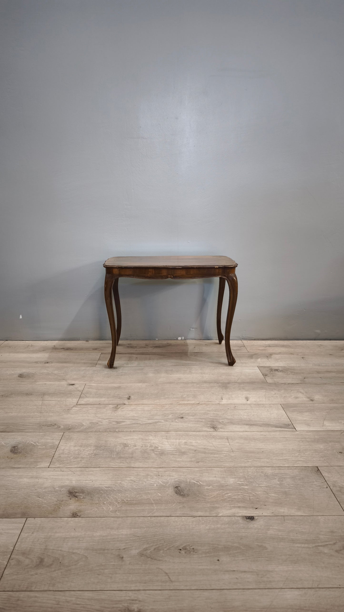 84229 Tavolo da salotto lastronato con piano rettangolare
