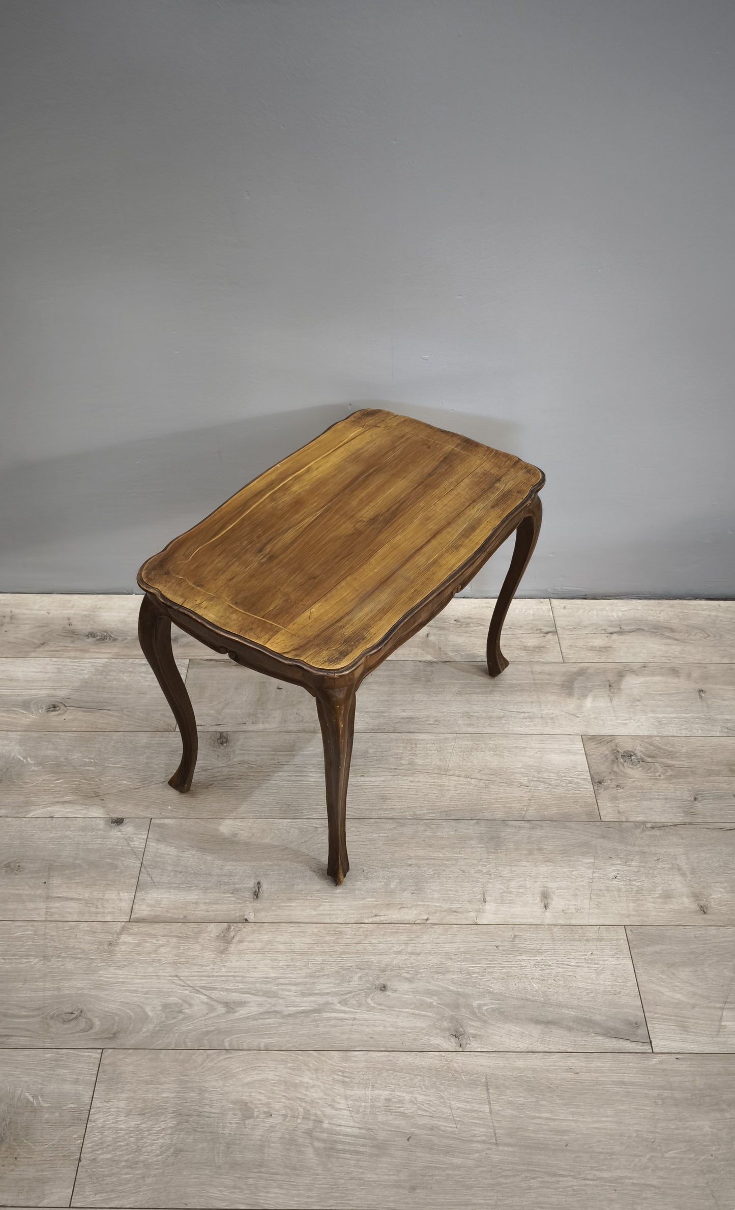 84229 Tavolo da salotto lastronato con piano rettangolare