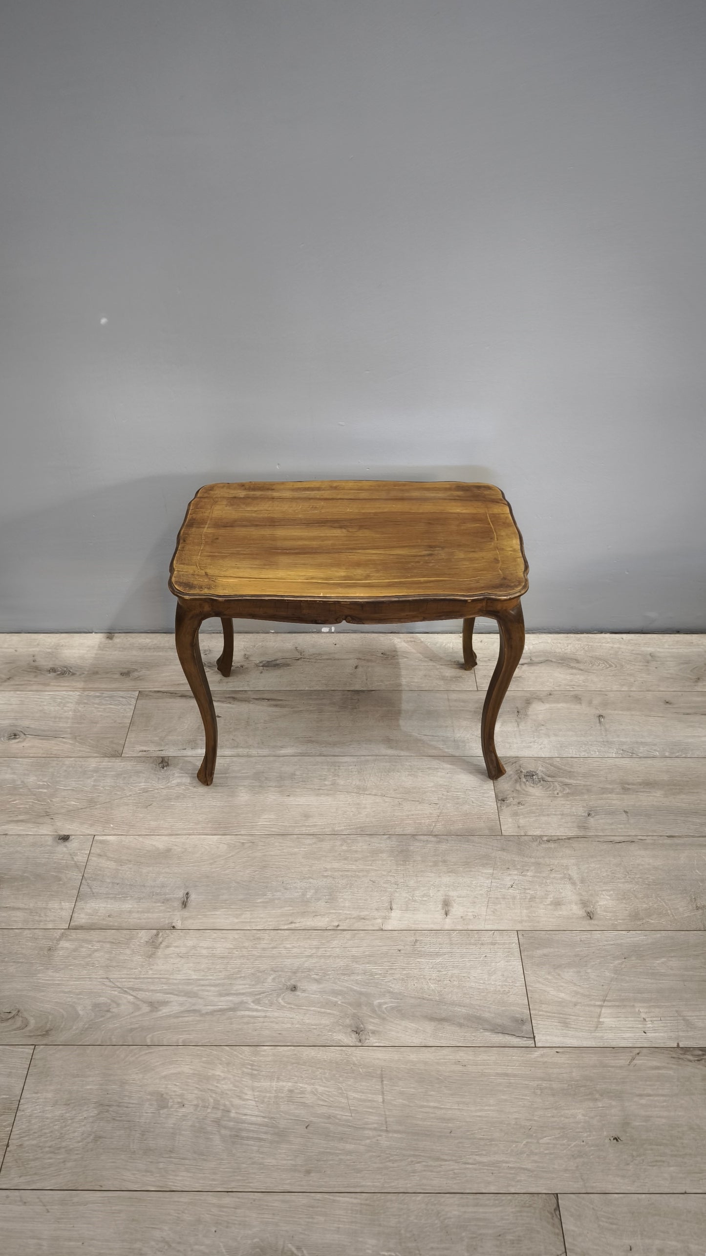 84229 Tavolo da salotto lastronato con piano rettangolare