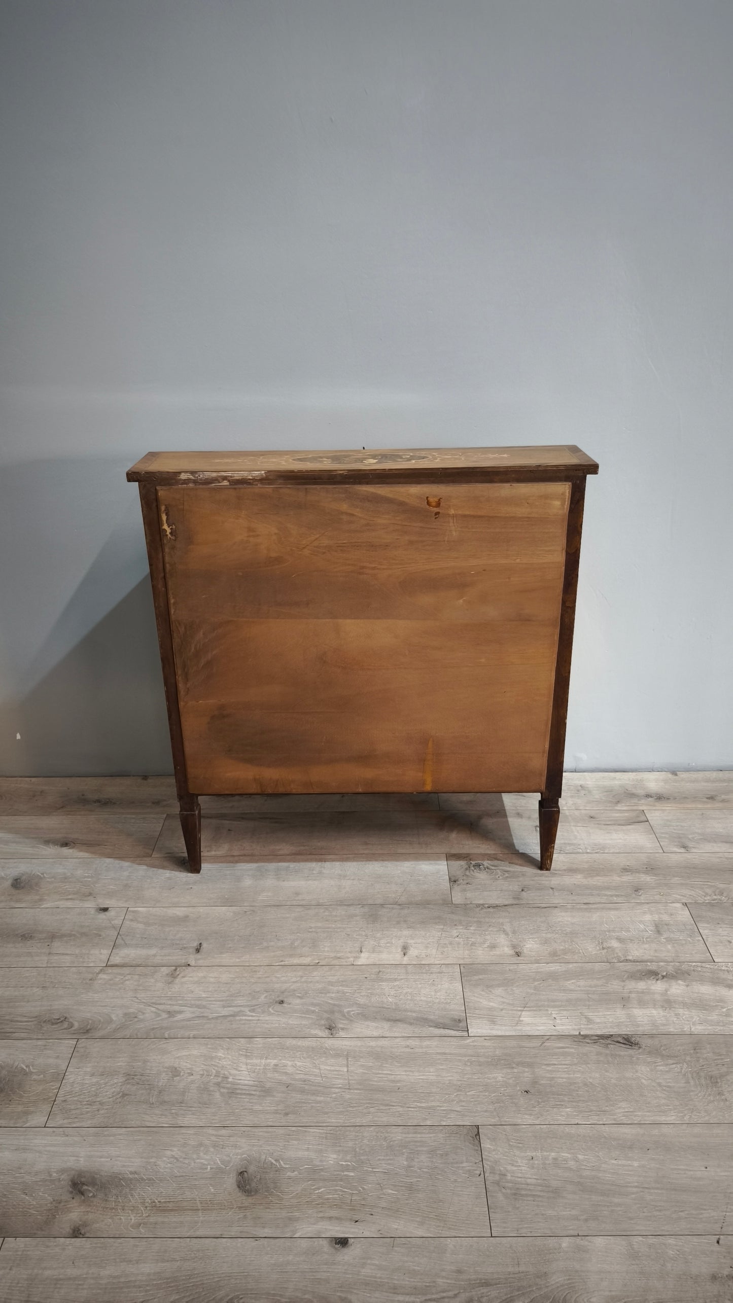 84217 Secretaire in legno intarsiato