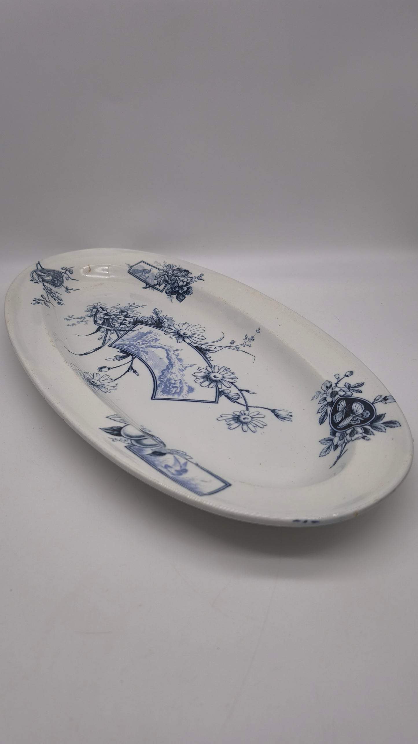 84225 Vassoio in ceramica decorata Richard