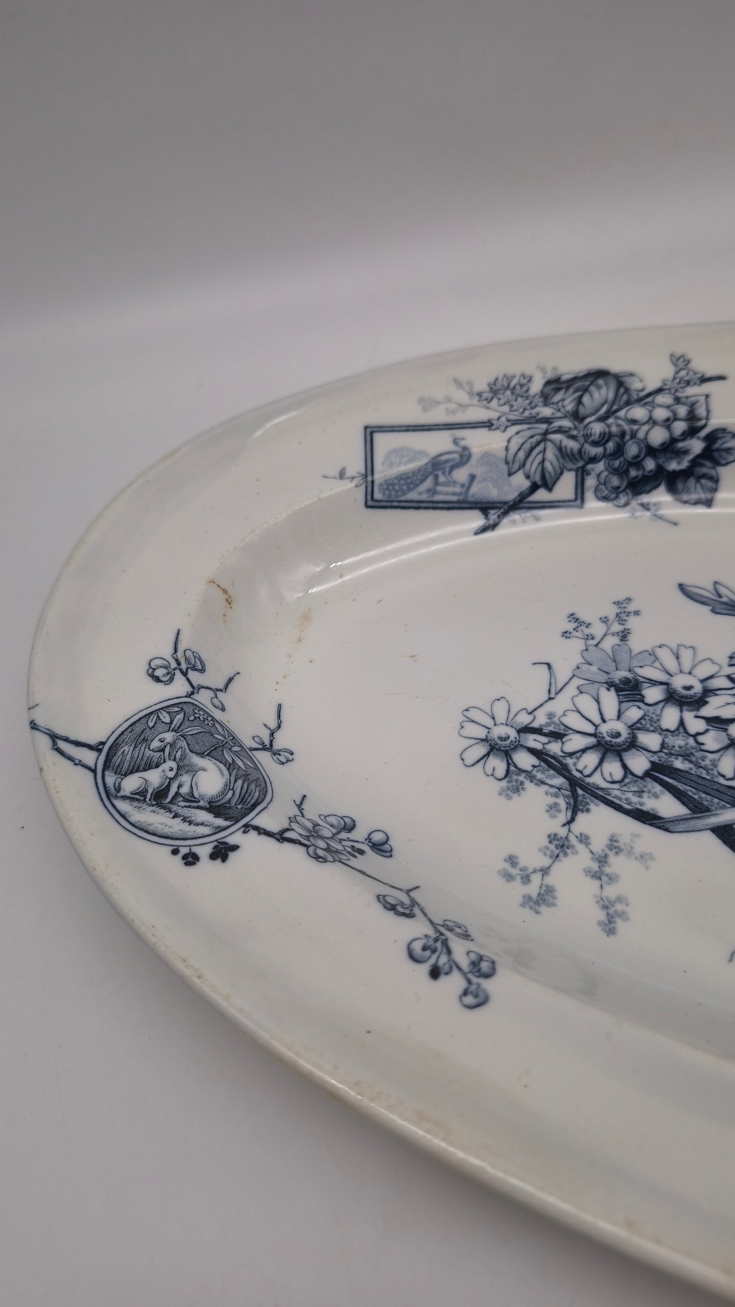 84225 Vassoio in ceramica decorata Richard