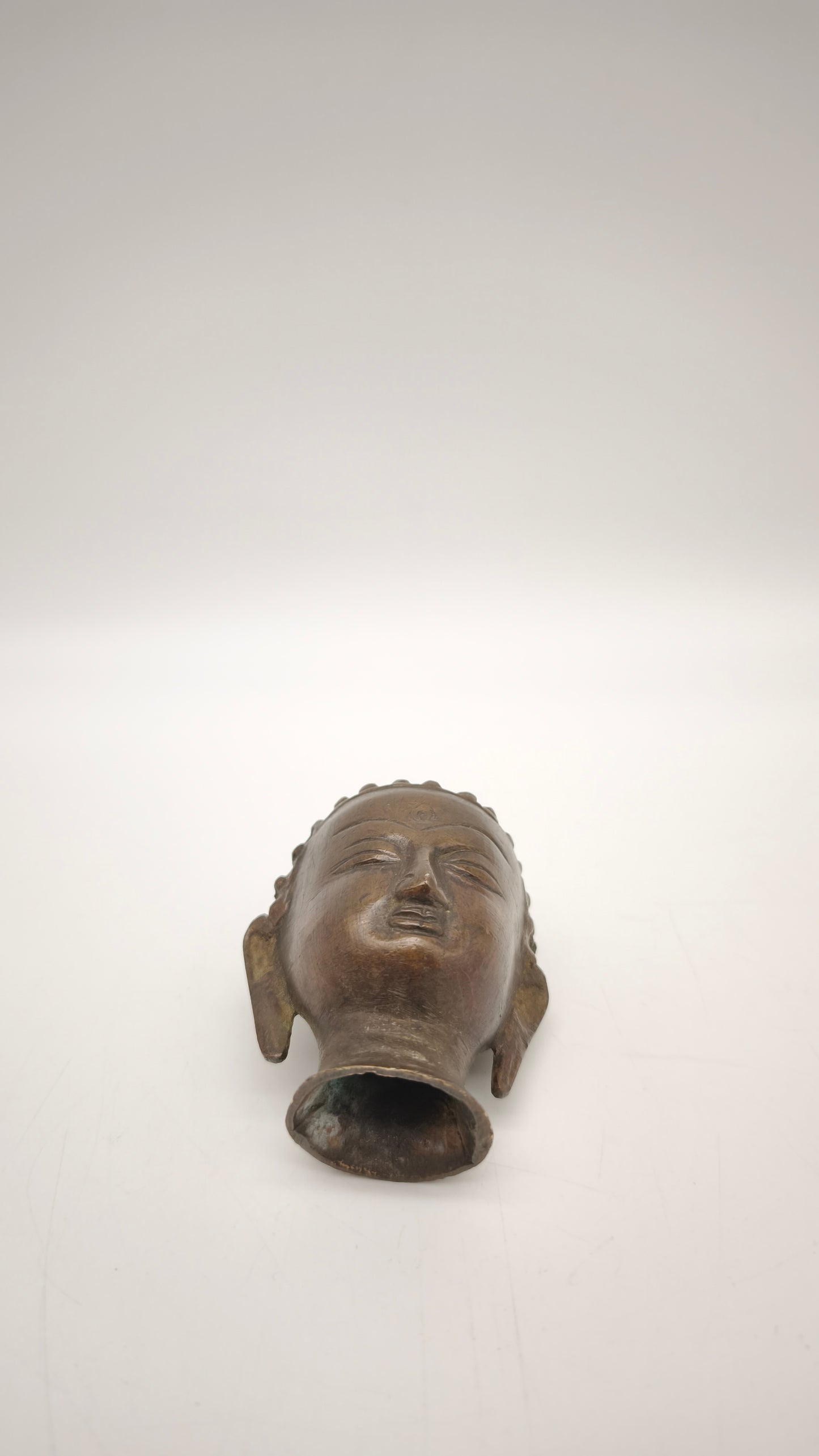 84250 Testa di Buddha in bronzo