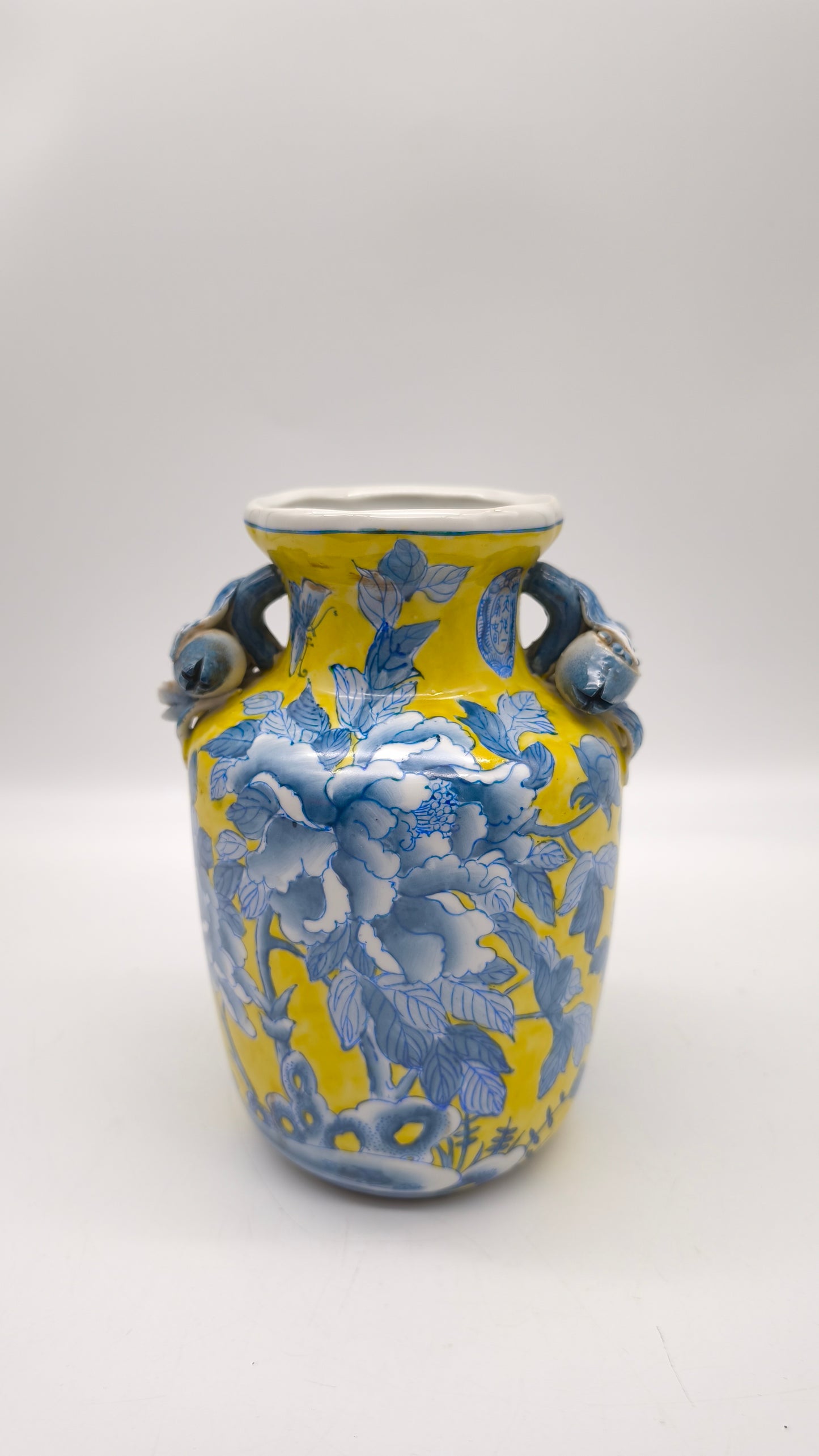 84297 Vaso in ceramica orientale con decorazione a motivo floreale