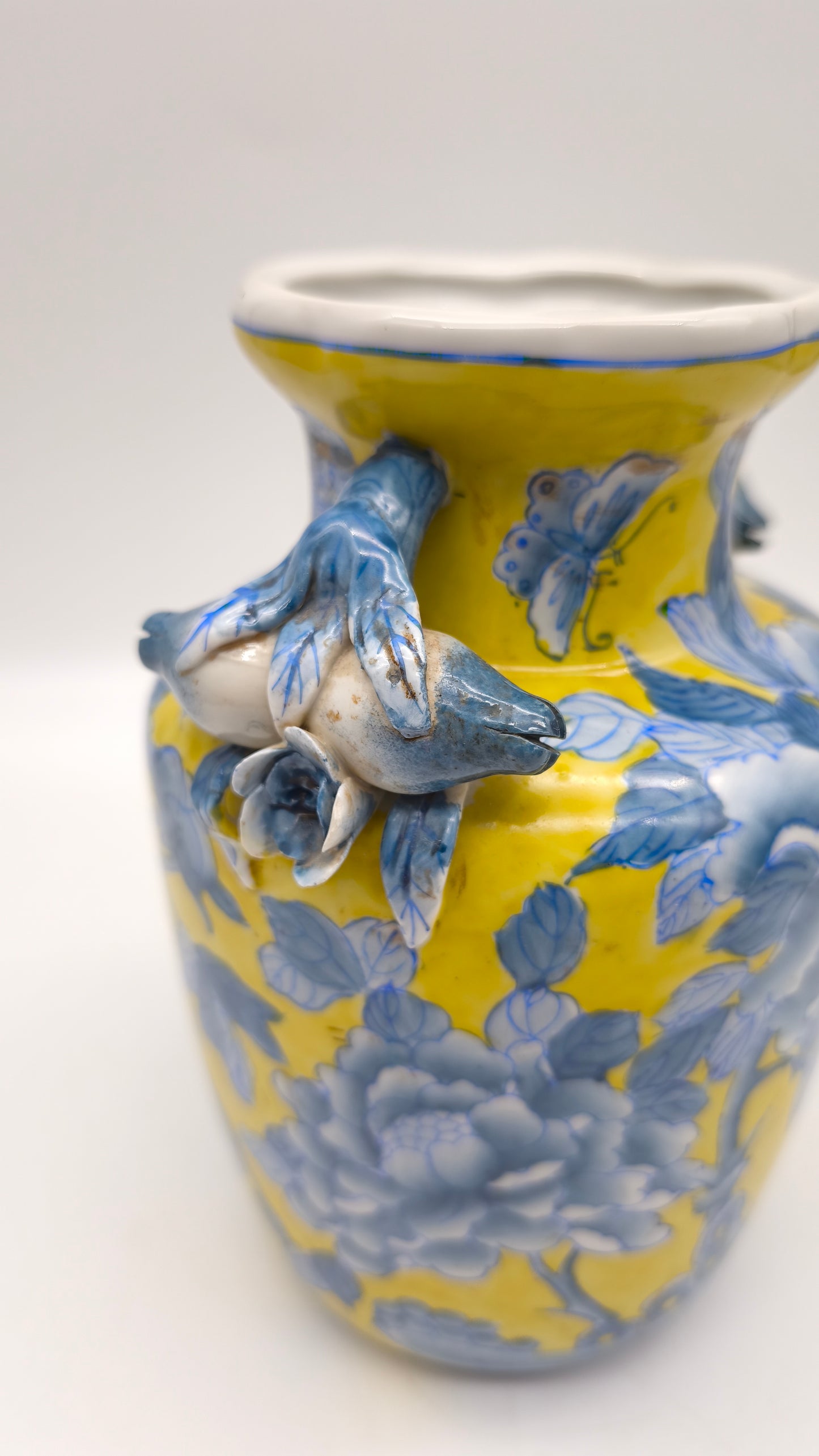 84297 Vaso in ceramica orientale con decorazione a motivo floreale