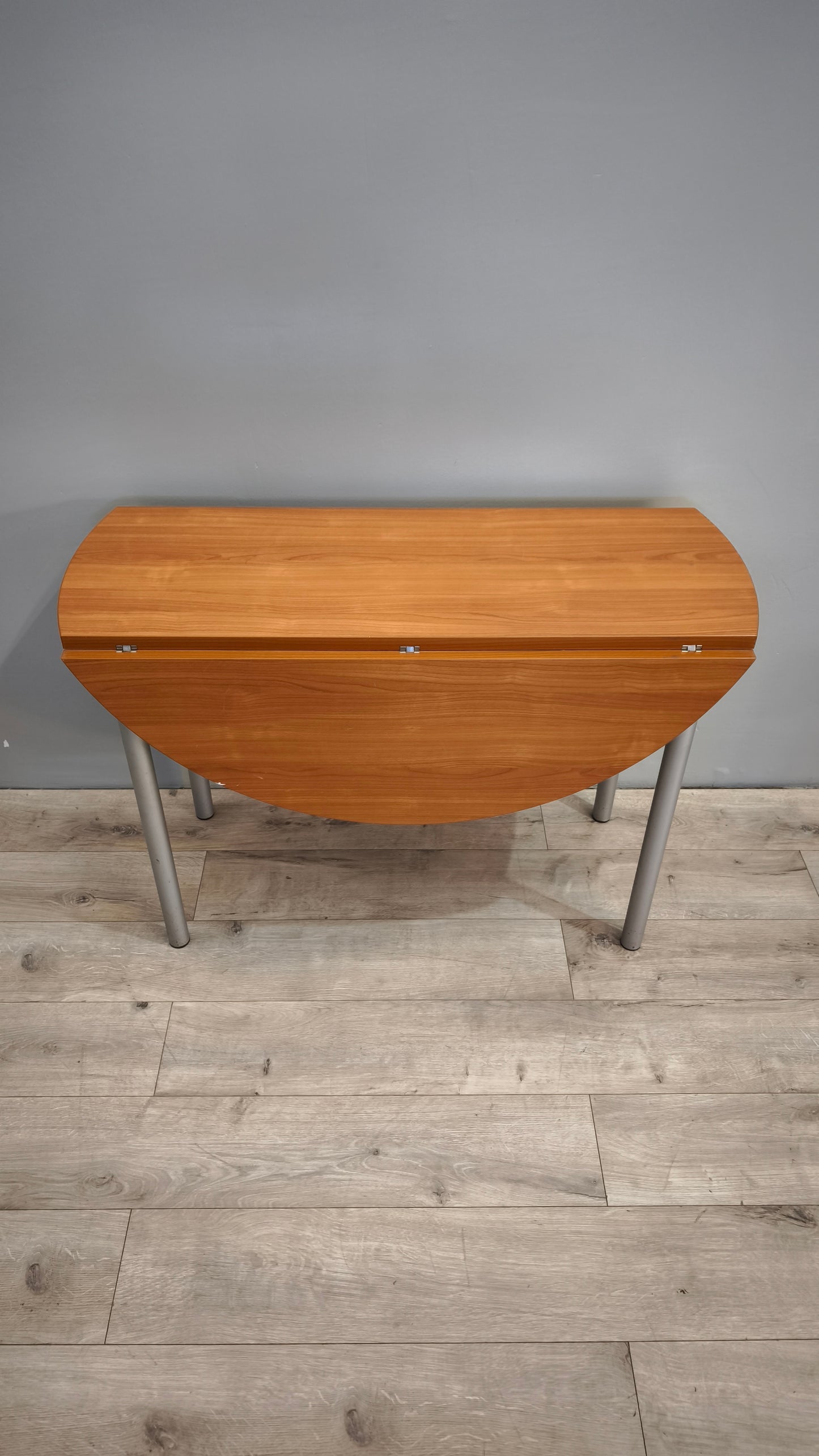 84248 Tavolo a bandelle con gambe in ferro