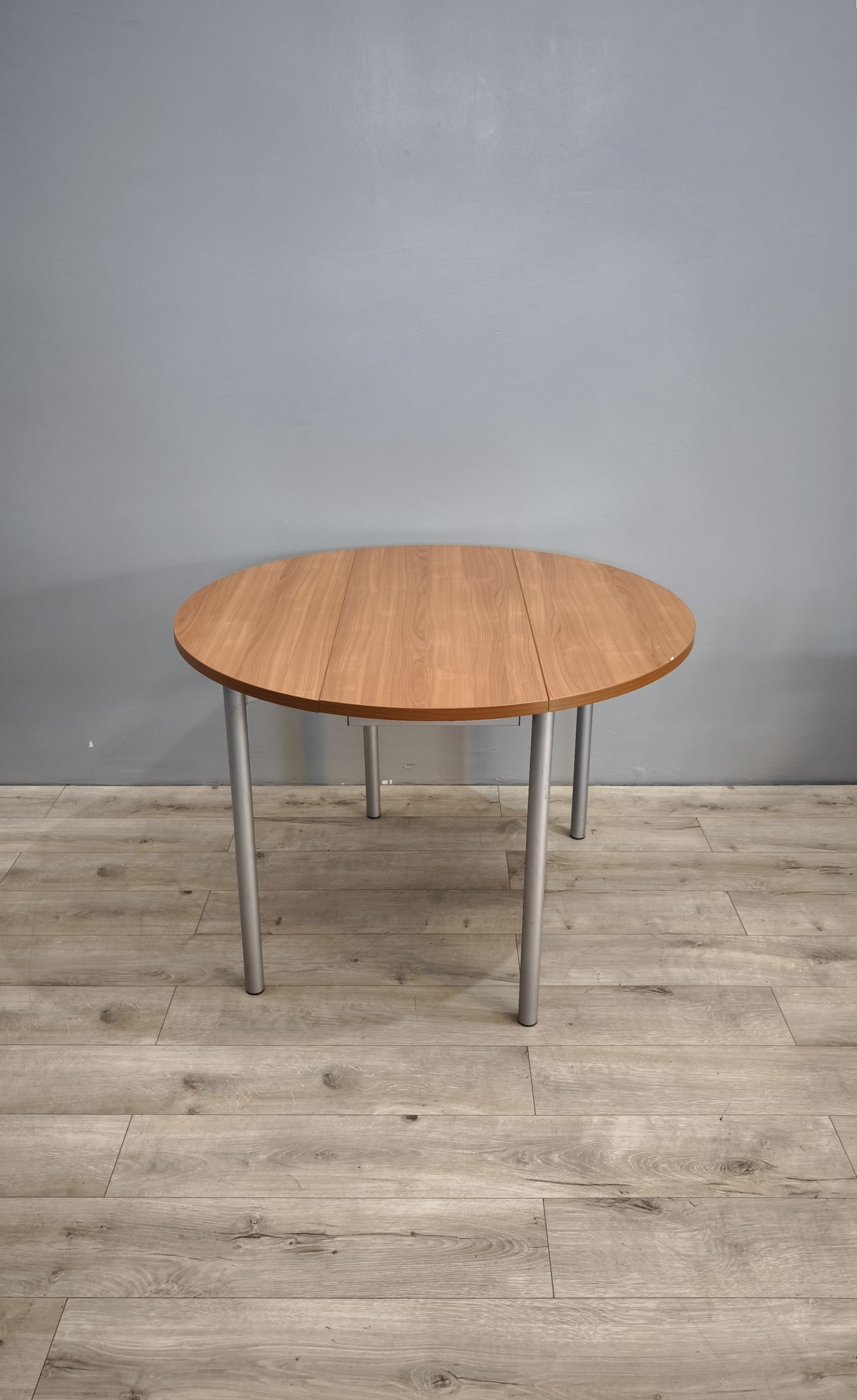 84248 Tavolo a bandelle con gambe in ferro