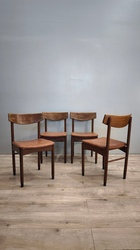 84232 Set n 4 sedie in legno stile nordico