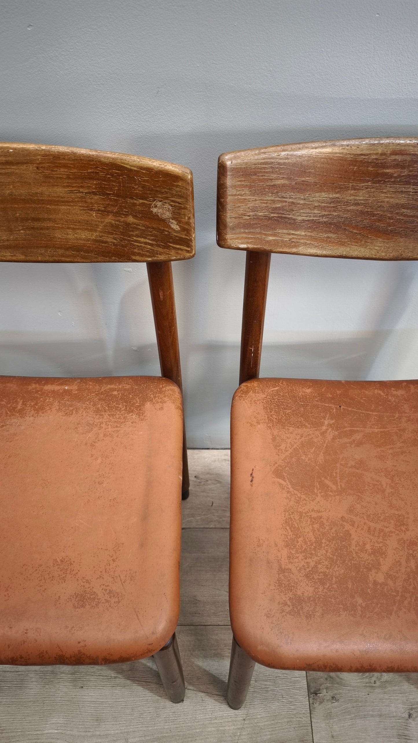 84232 Set n 4 sedie in legno stile nordico
