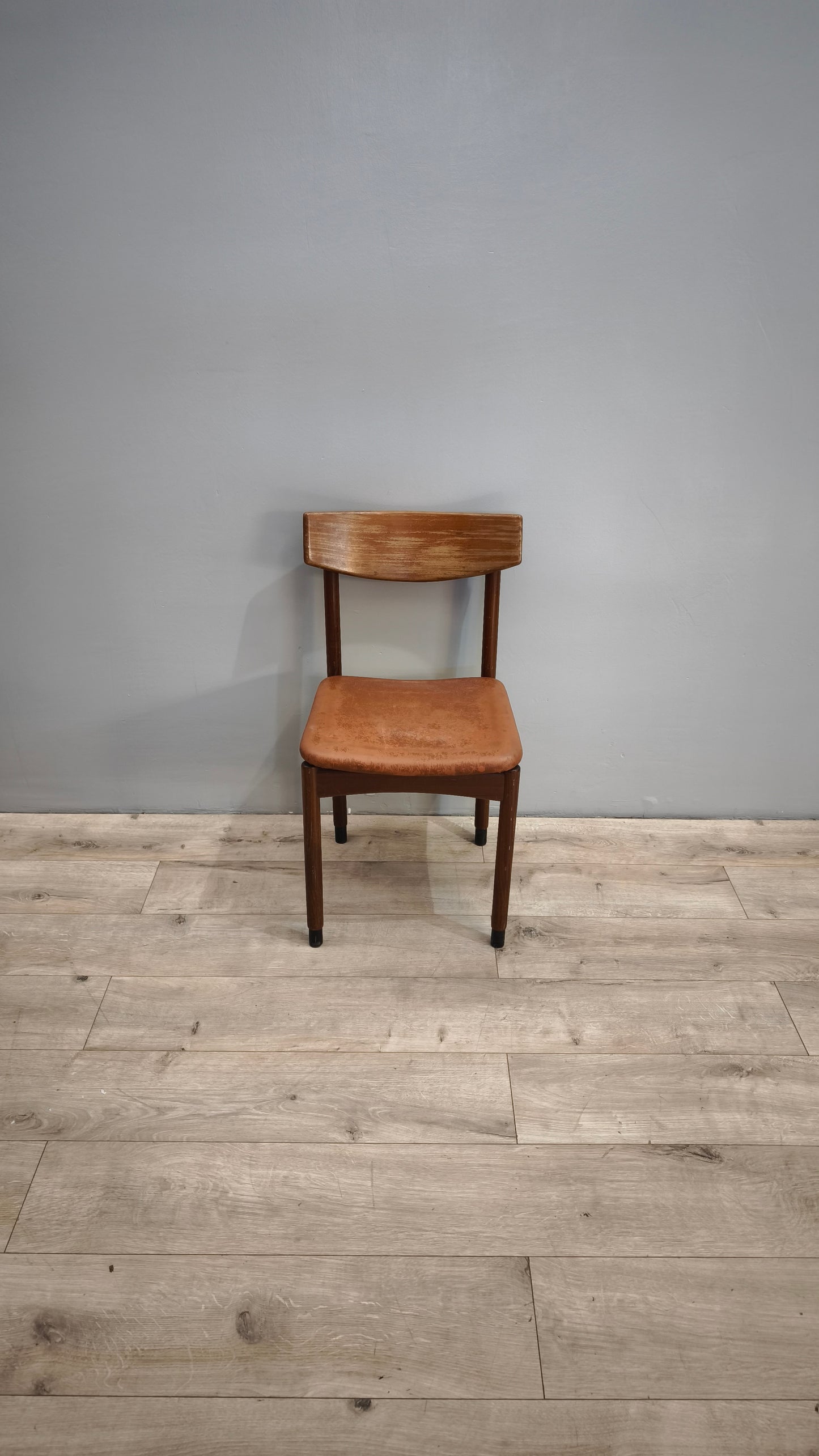 84232 Set n 4 sedie in legno stile nordico