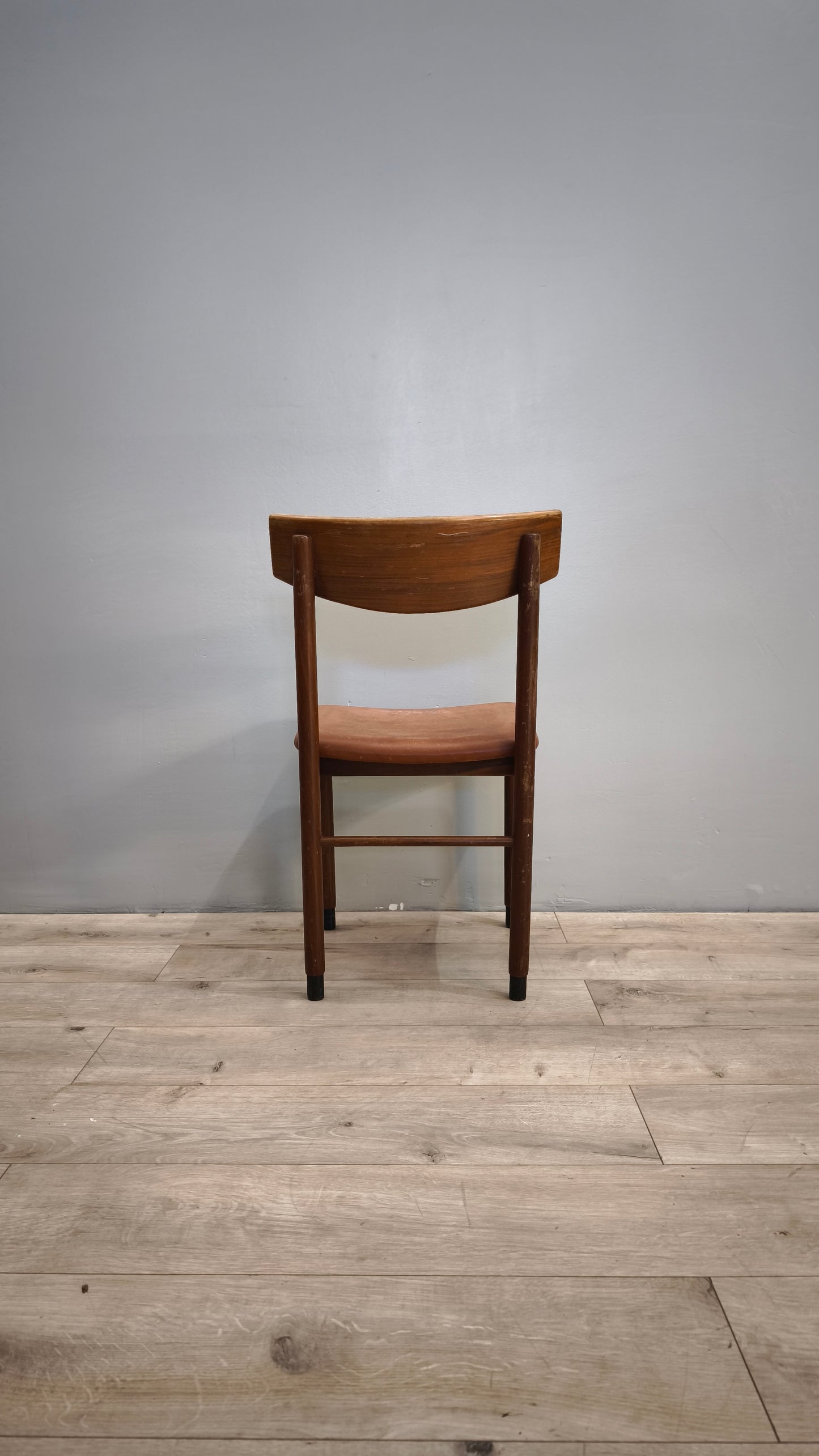 84232 Set n 4 sedie in legno stile nordico