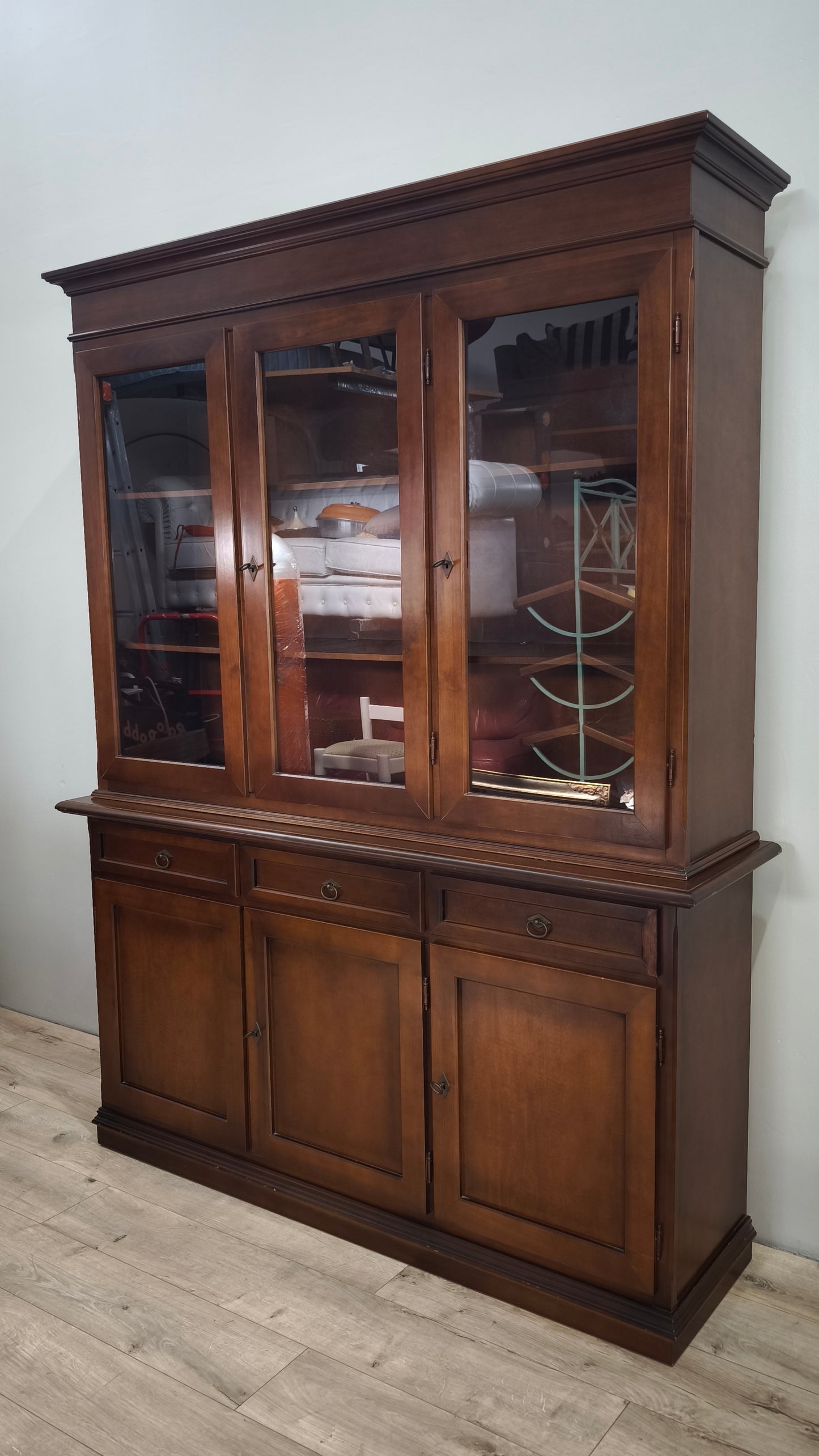 84570 Vetrina in legno tre ante