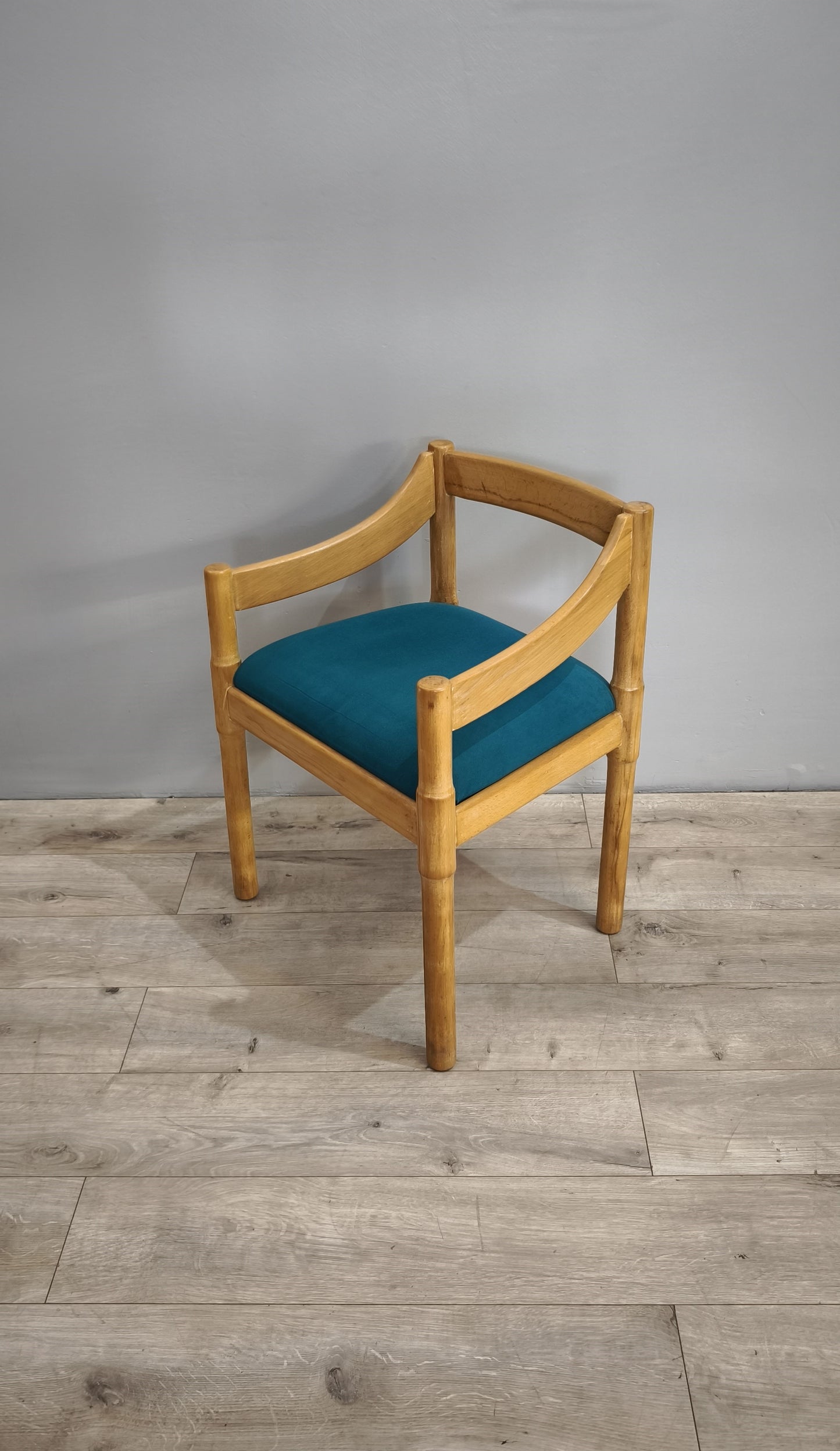 84582 Poltroncina serie Carimate attribuita a Vico Magistretti per Cassina, anni '60