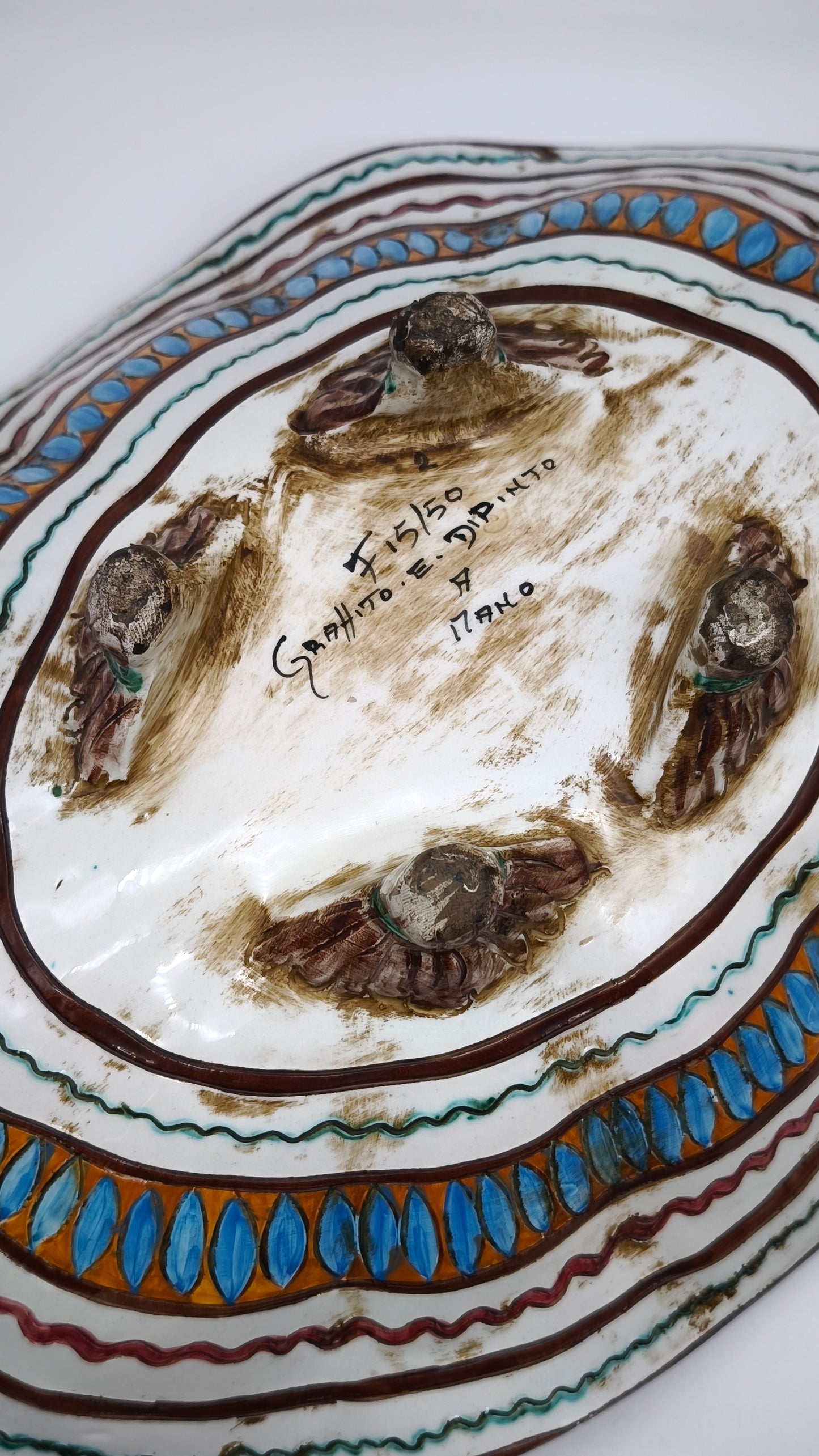 82599 Centrotavola in ceramica dipinto a mano