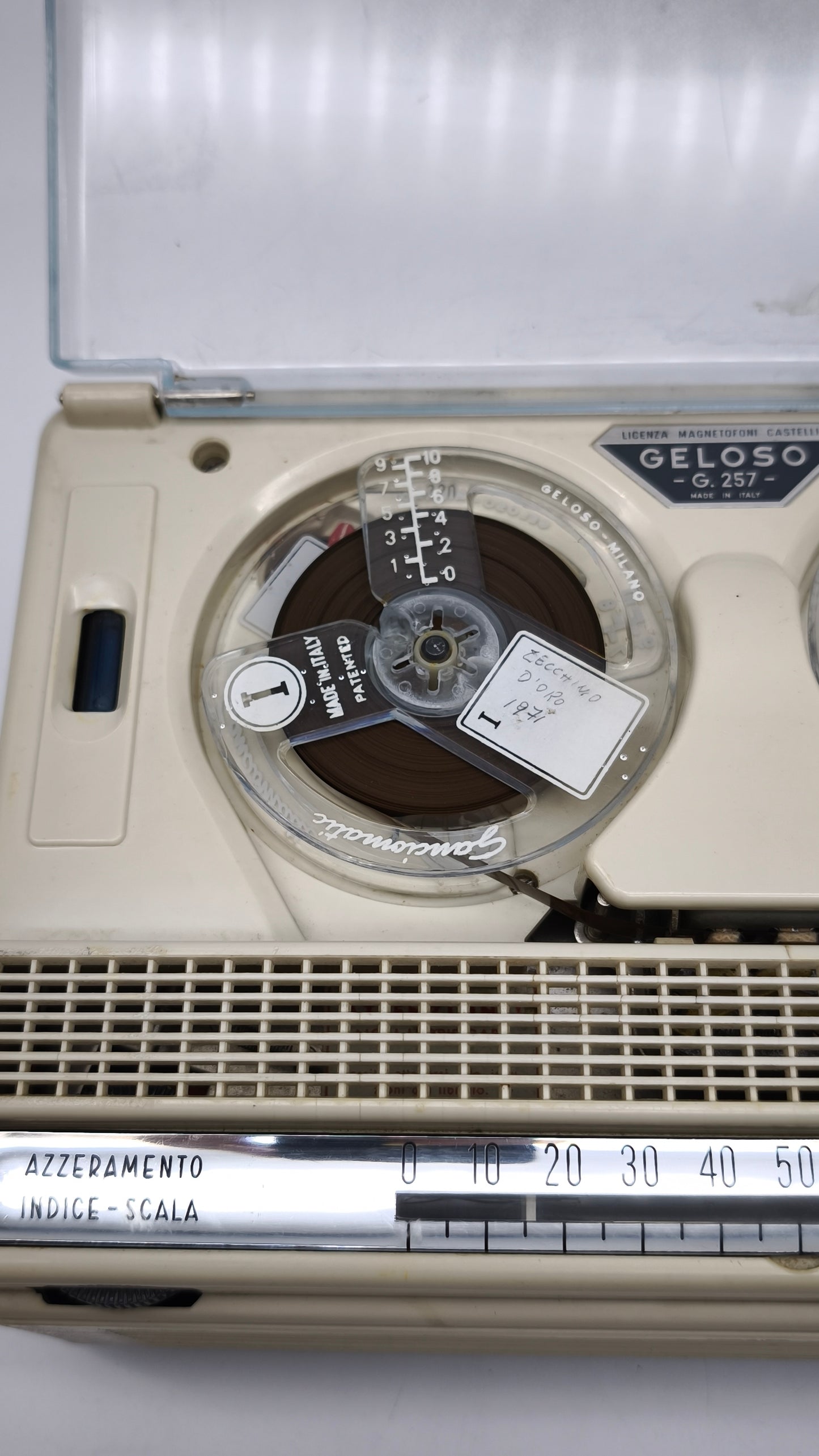84594 Registratore a nastro Geloso con custodia, anni '60