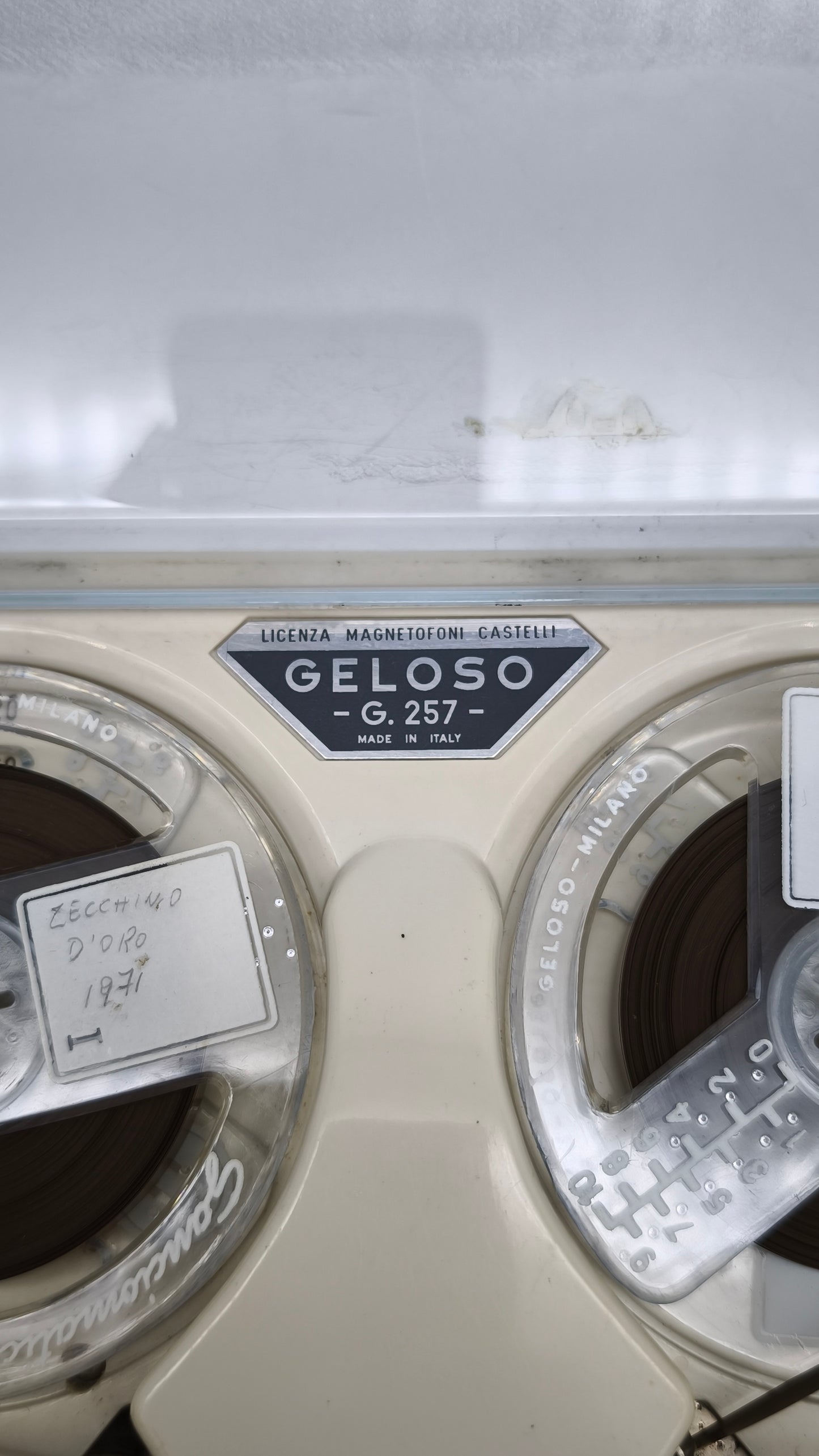 84594 Registratore a nastro Geloso con custodia, anni '60