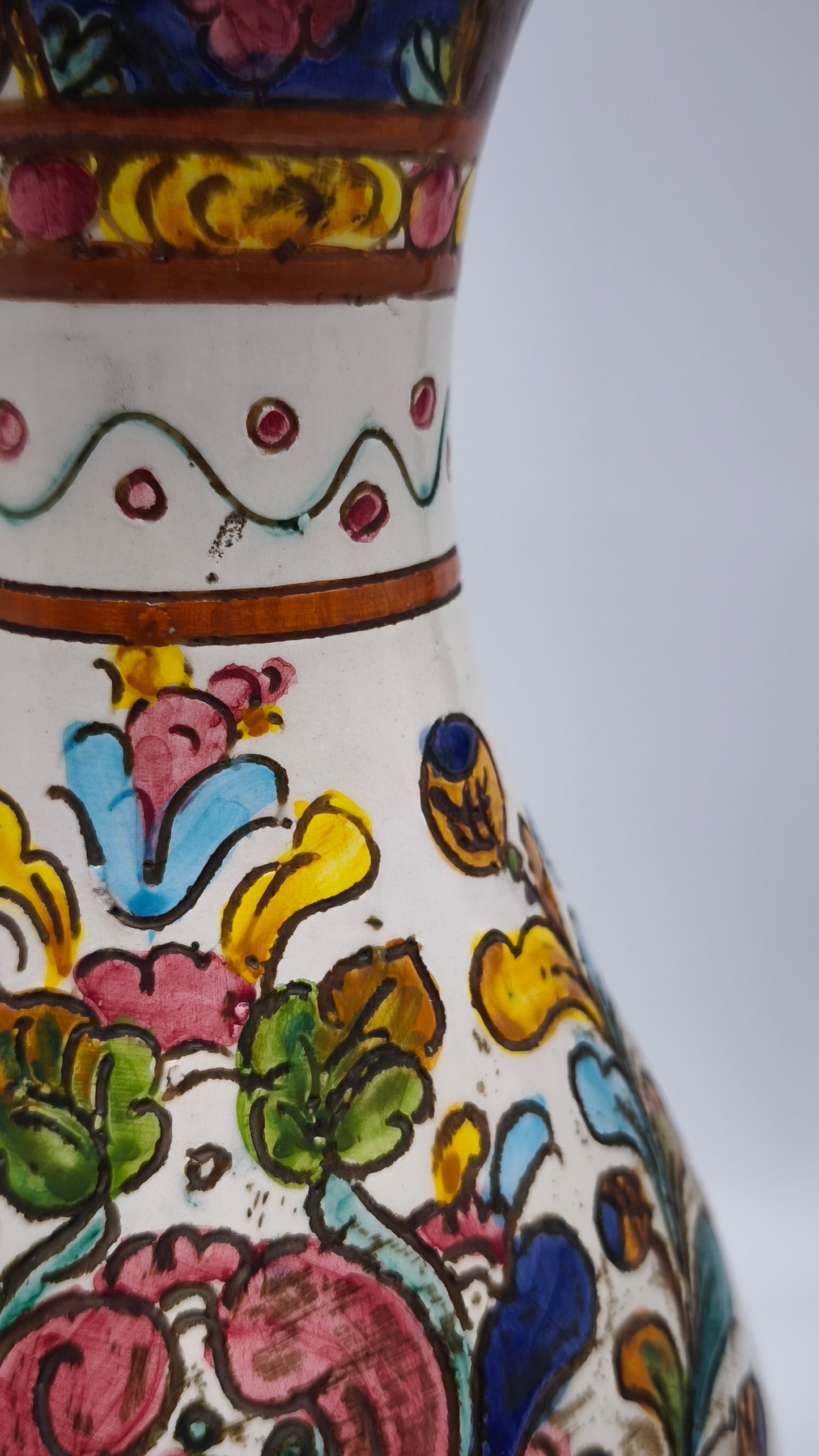 84600 Vaso in ceramica dipinto a mano
