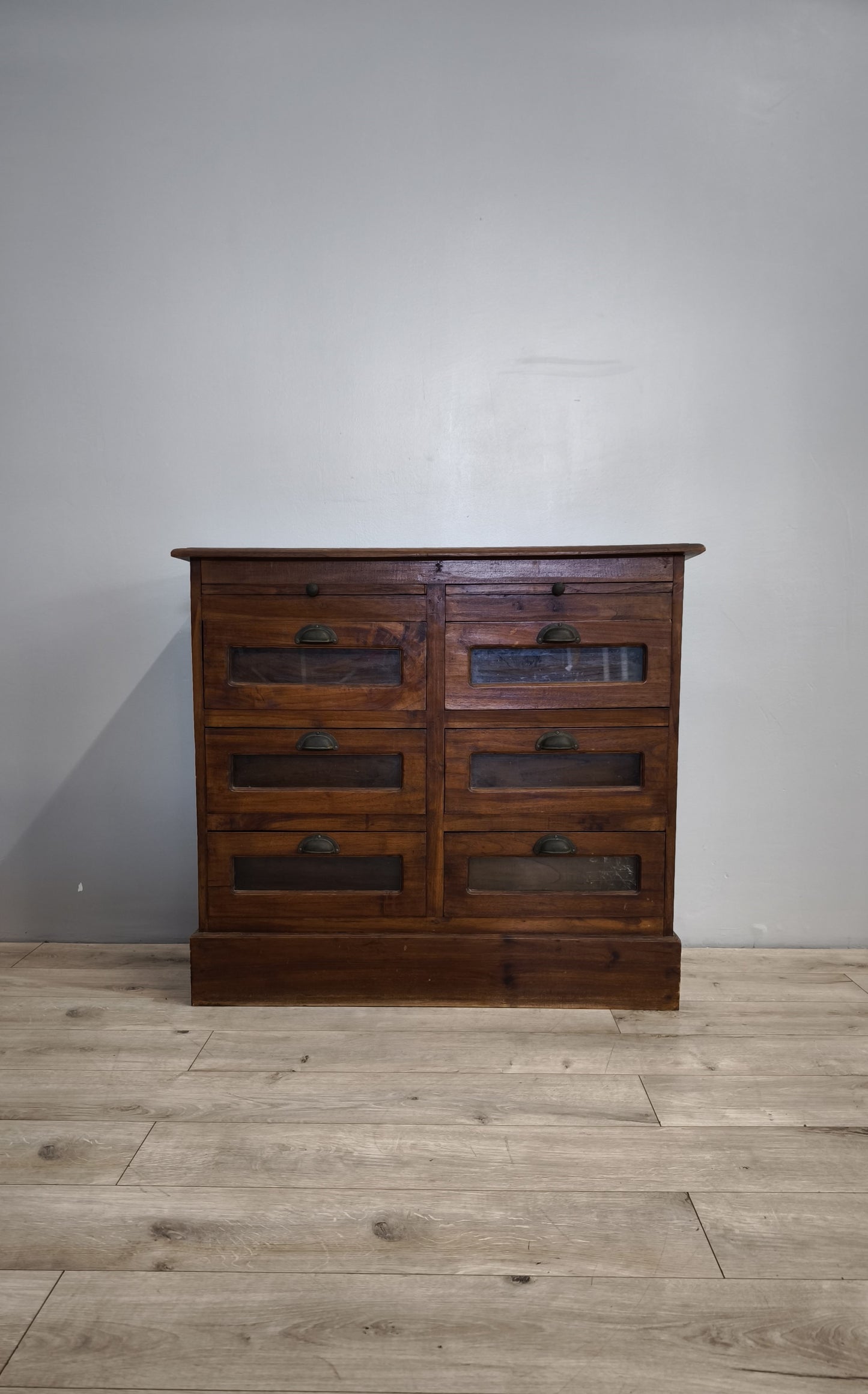 84619 Cassettiera bassa in legno con sei cassetti