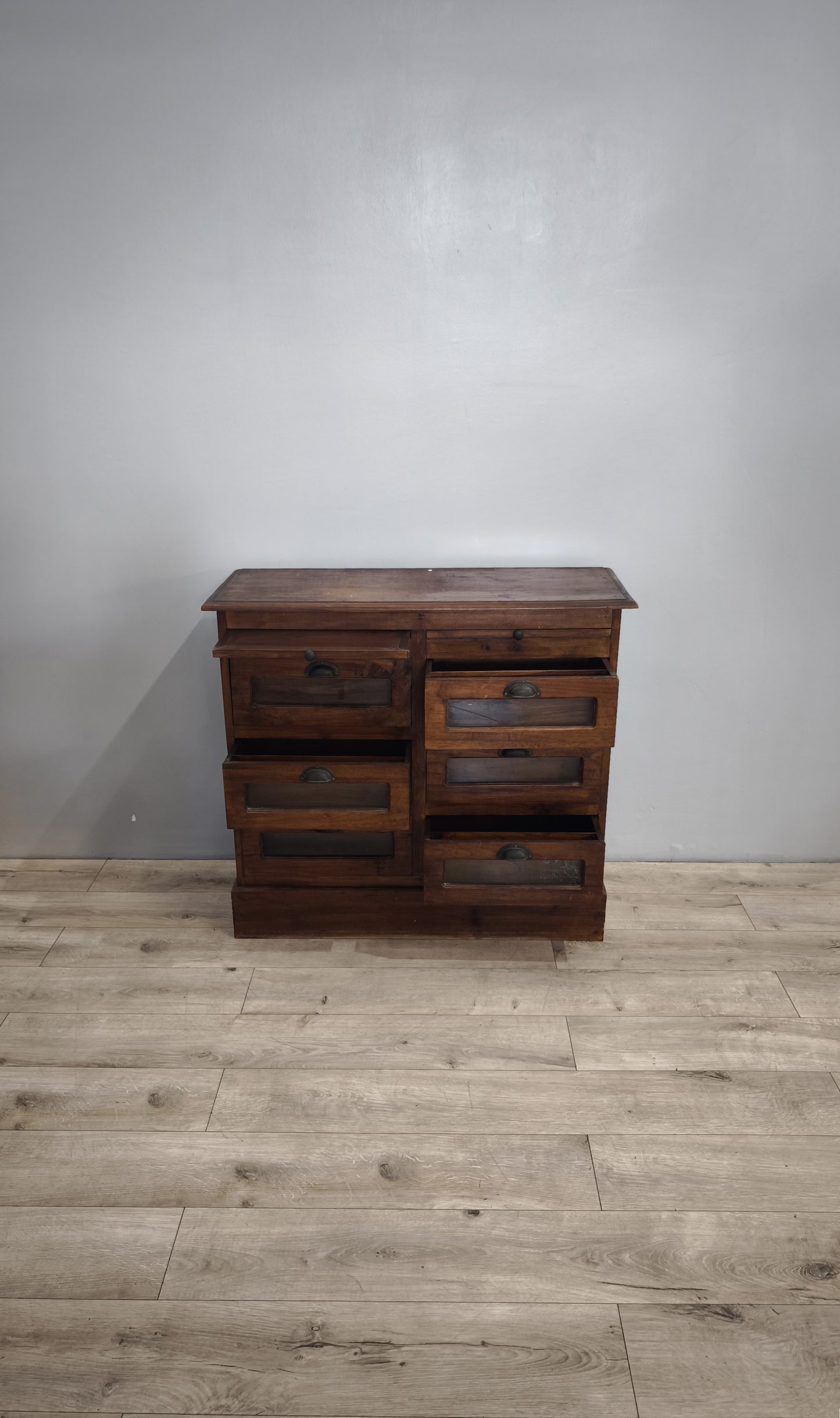 84619 Cassettiera bassa in legno con sei cassetti