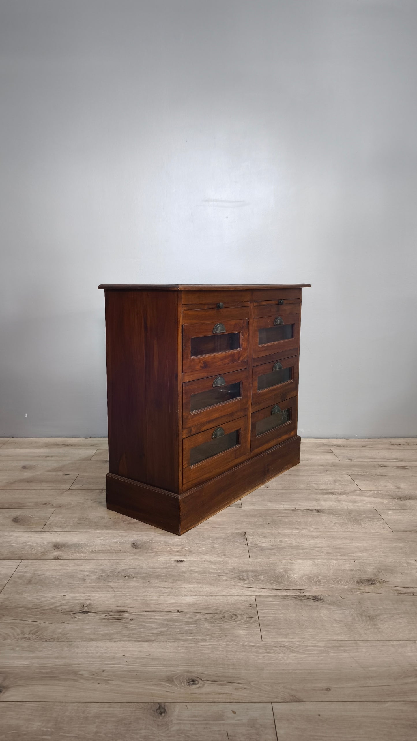 84619 Cassettiera bassa in legno con sei cassetti