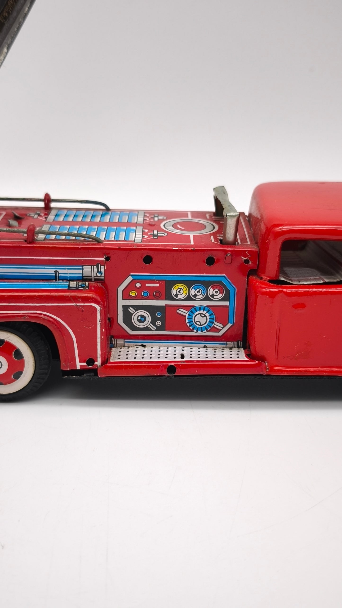 82976 Camion pompieri vintage in latta