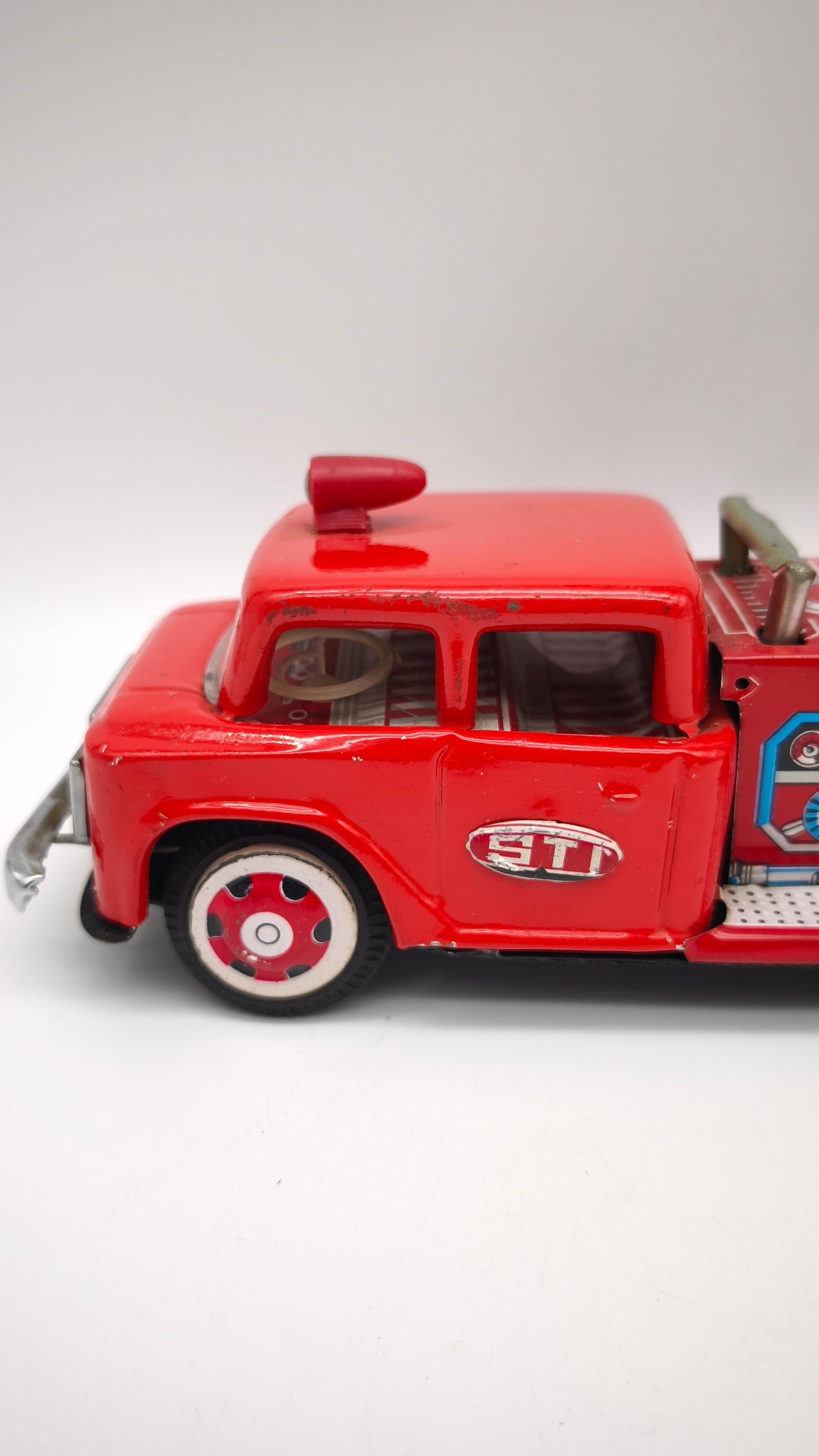 82976 Camion pompieri vintage in latta