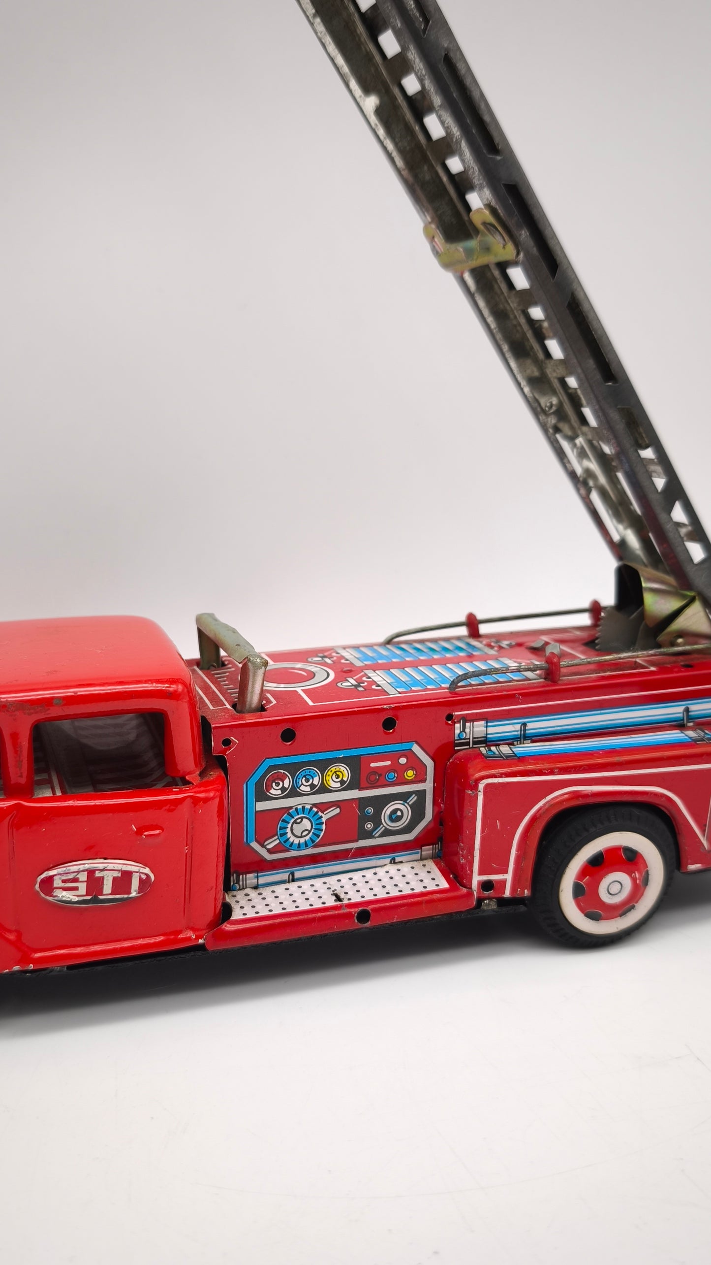 82976 Camion pompieri vintage in latta