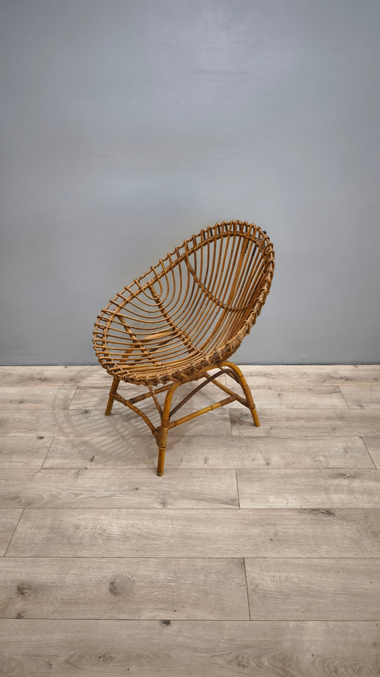 84654 Poltroncina in vimini intrecciato con seduta ovale