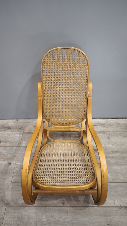 84648 Sedia a dondolo in legno chiaro e paglia di Vienna