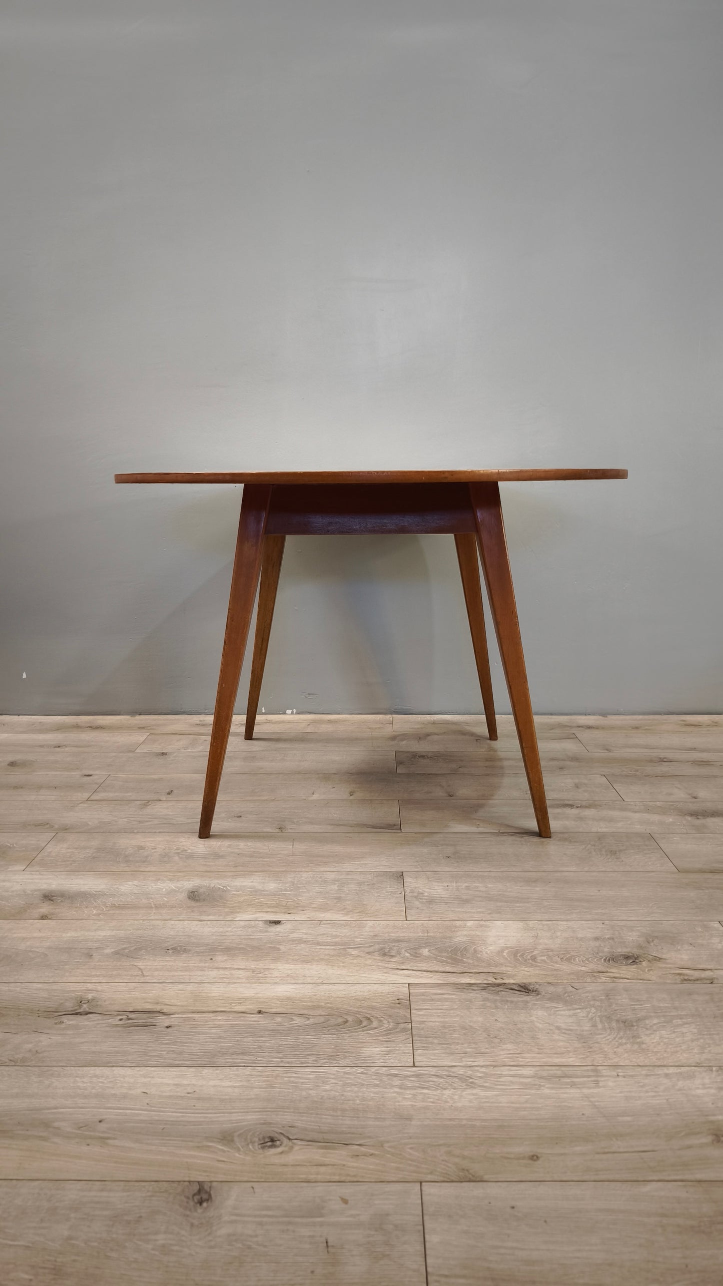 84700 Tavolo vintage con piano rotondo