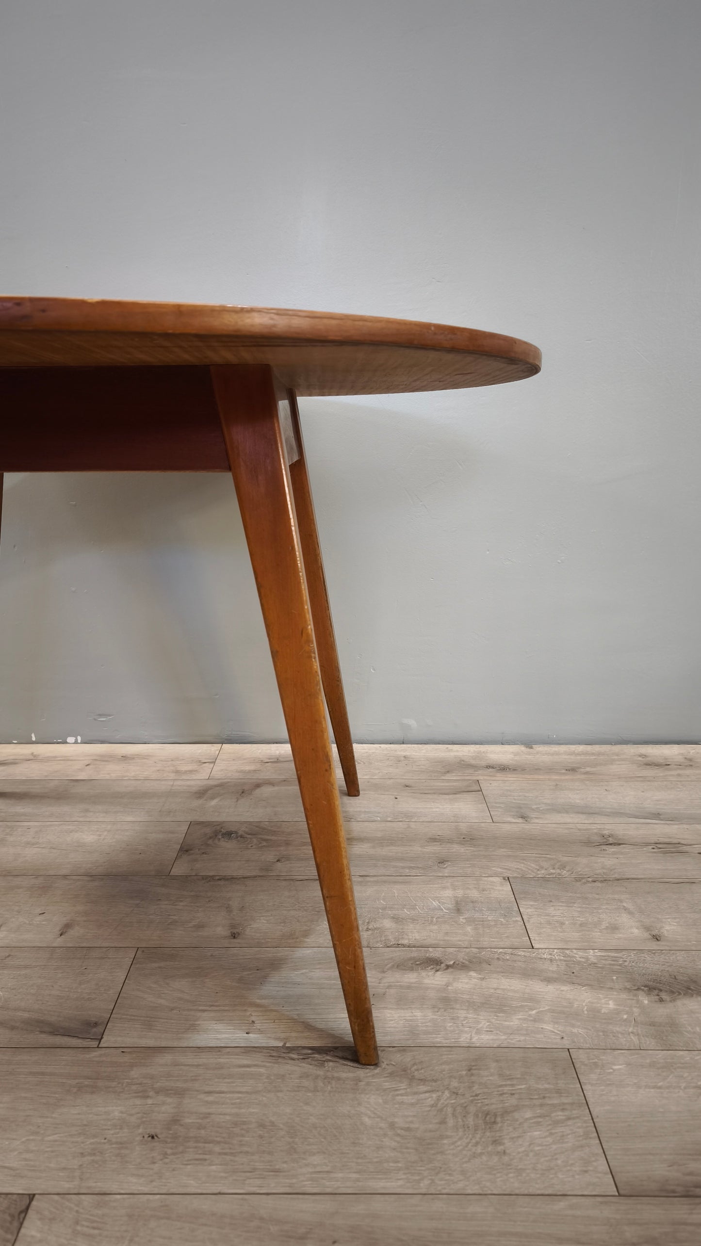 84700 Tavolo vintage con piano rotondo