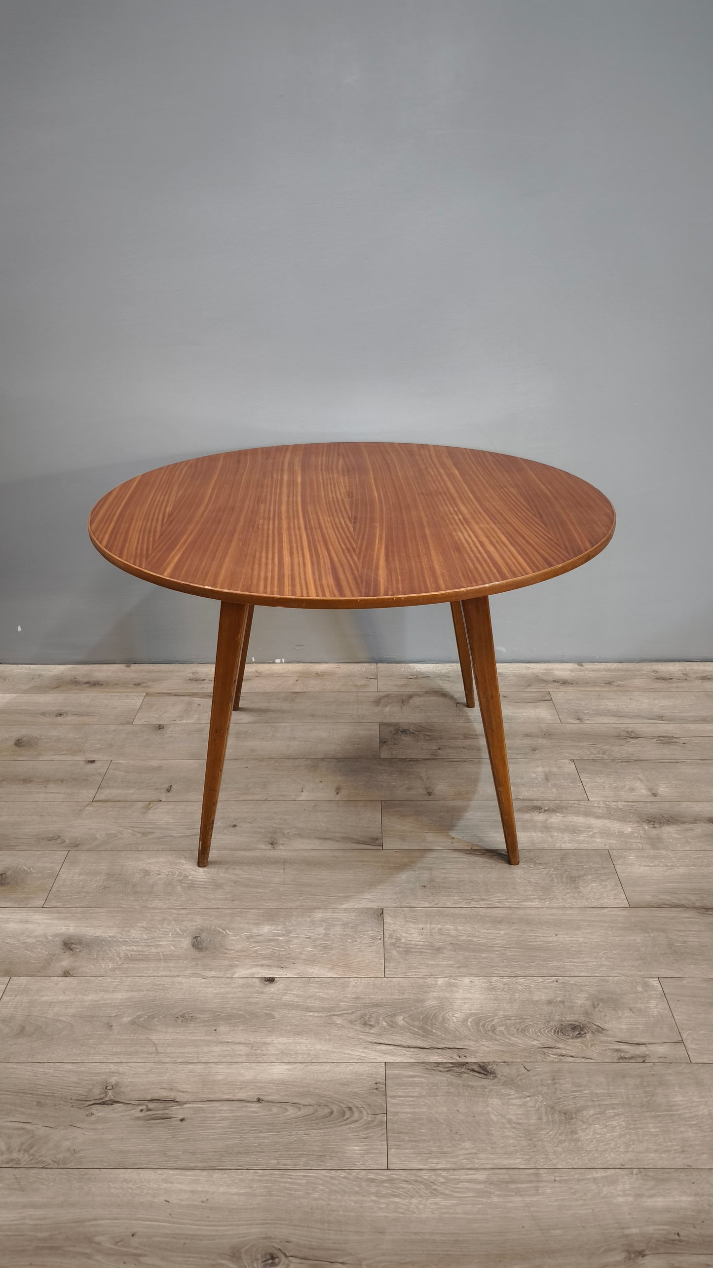 84700 Tavolo vintage con piano rotondo