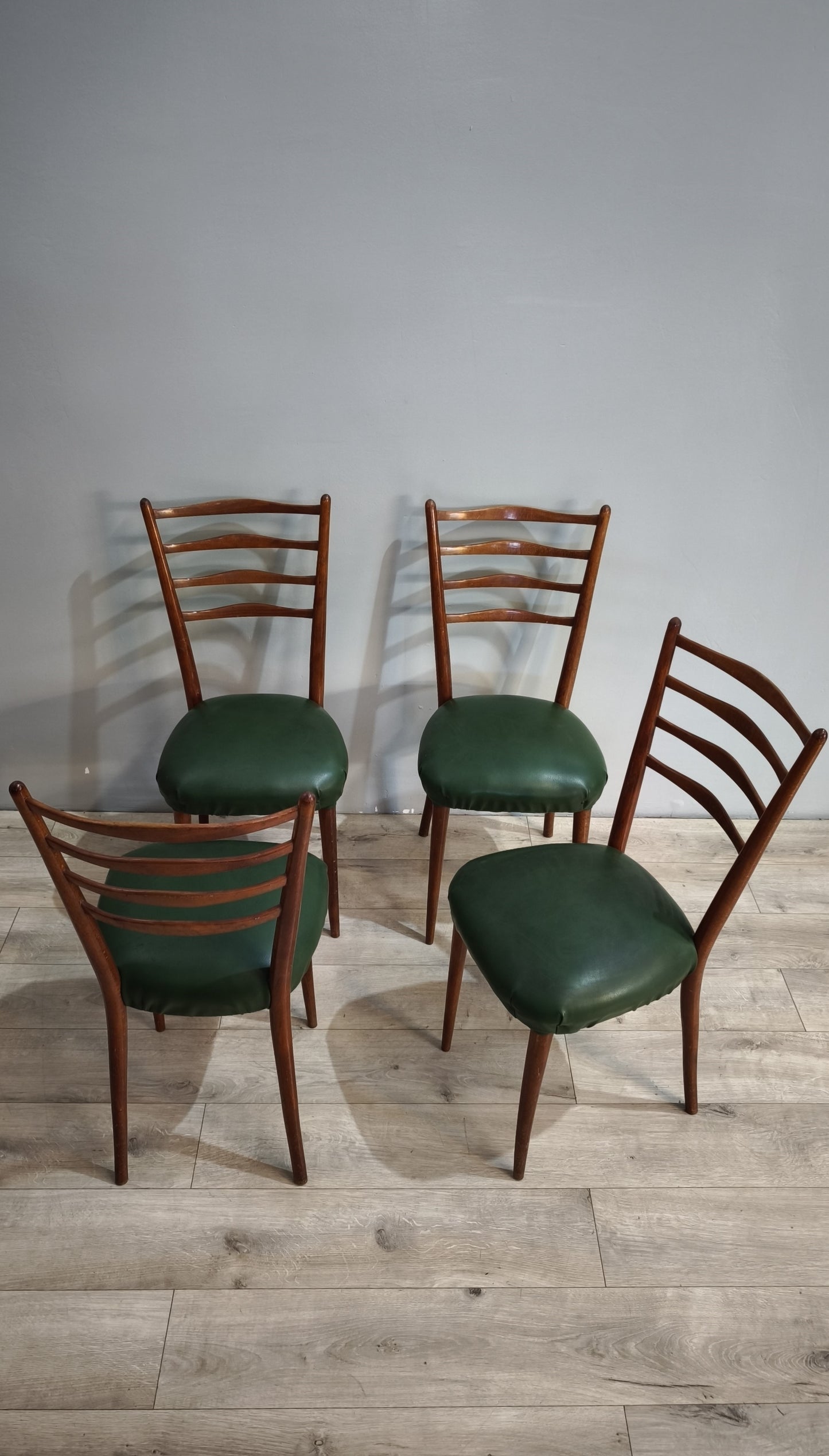 84693 Set n 4 sedie in legno con seduta verde