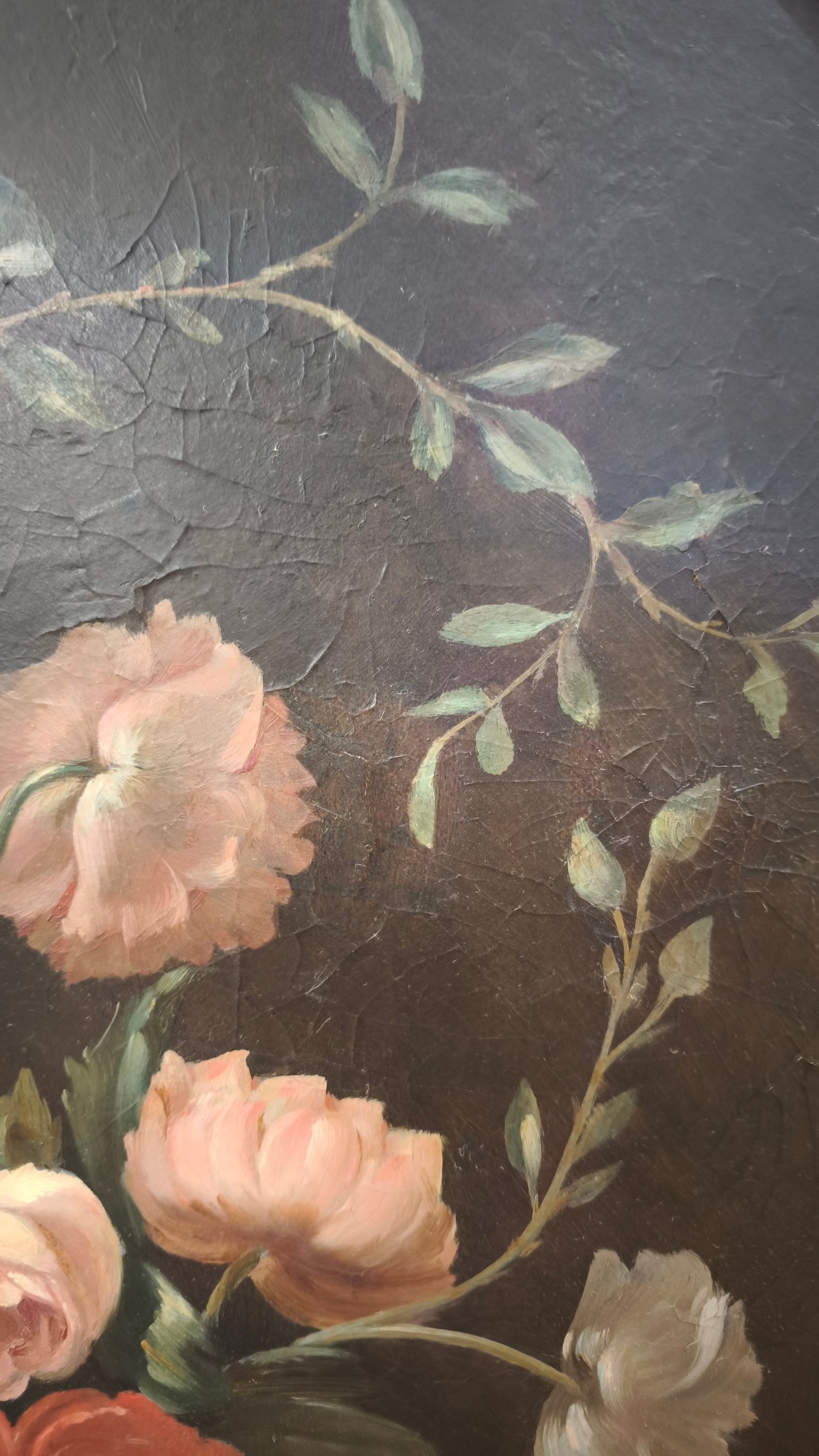 84741 Quadro dipinto con fiori e cornice in legno dorato lavorato