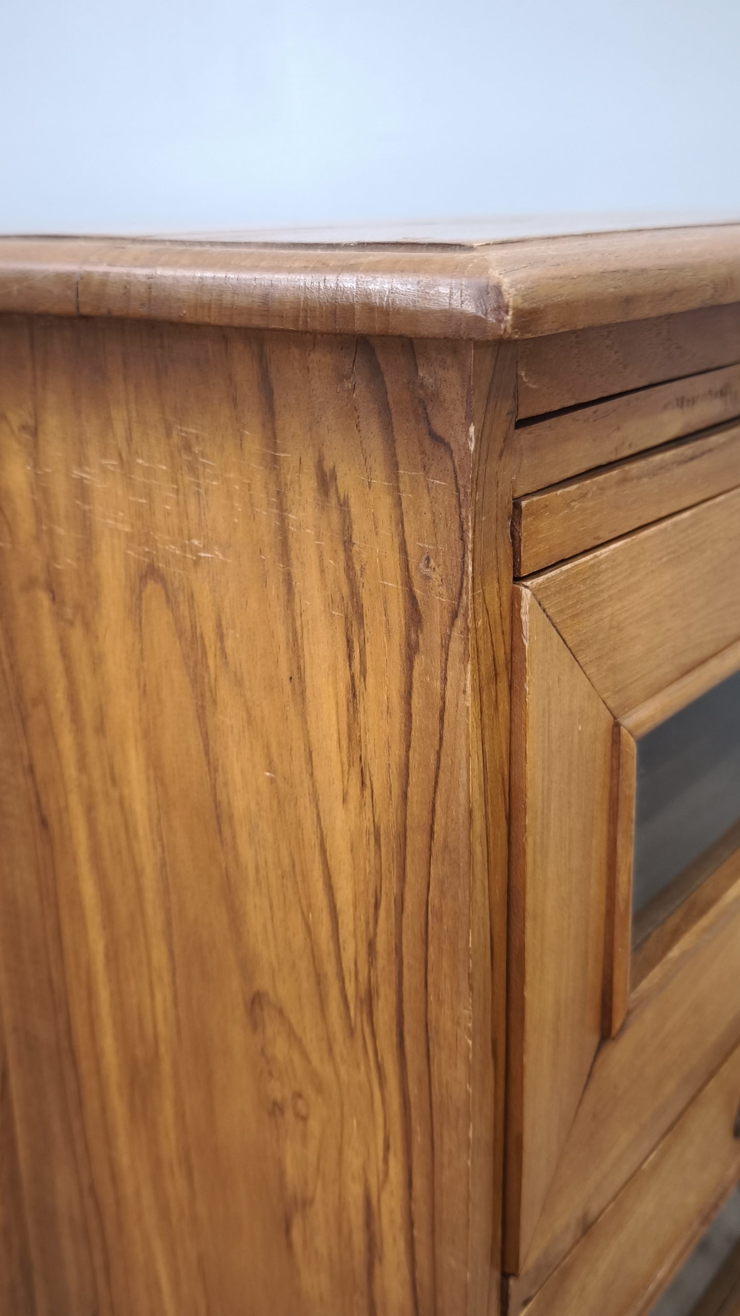 84847 Cassettiera verticale in legno massello di teak