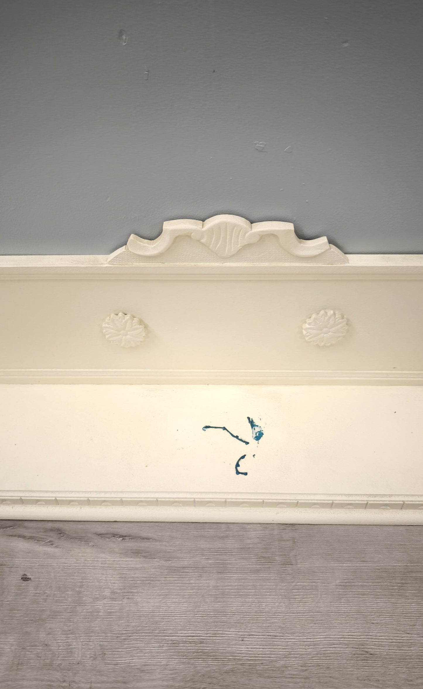 84849 Mensola in legno dipinta bianca
